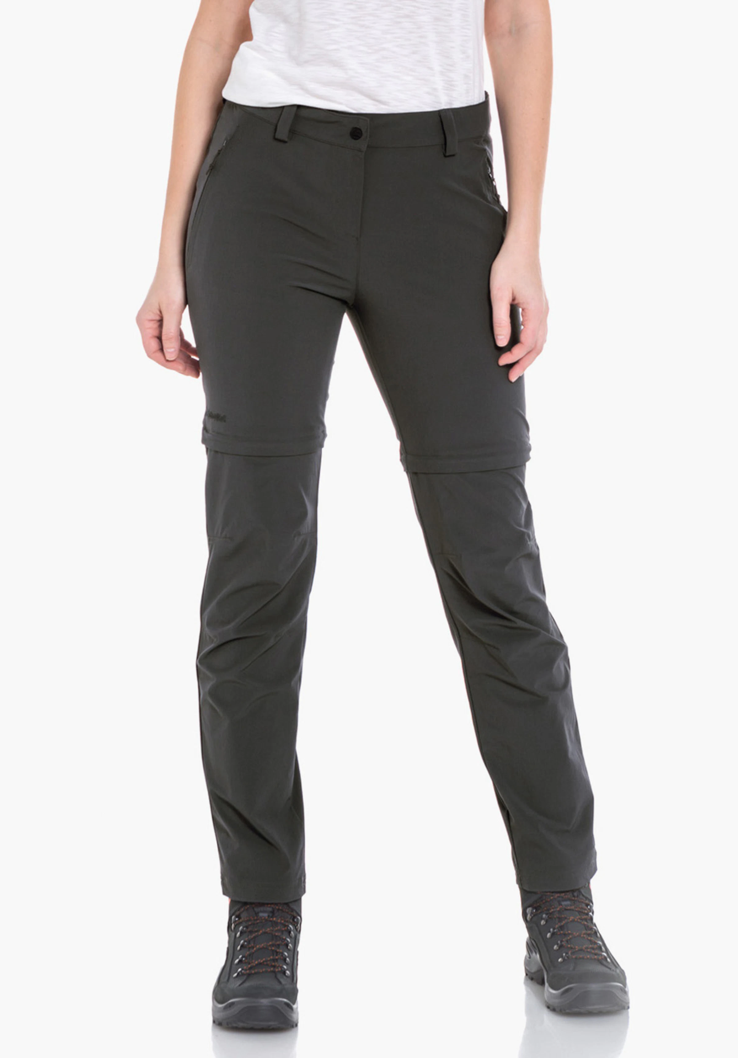 Pants Ascona Zip Off Damenhose — Frau steht frontal, Hände locker an den Seiten; trägt hellweißes T‑Shirt und schwarze Hose; neutraler weißer Hintergrund.