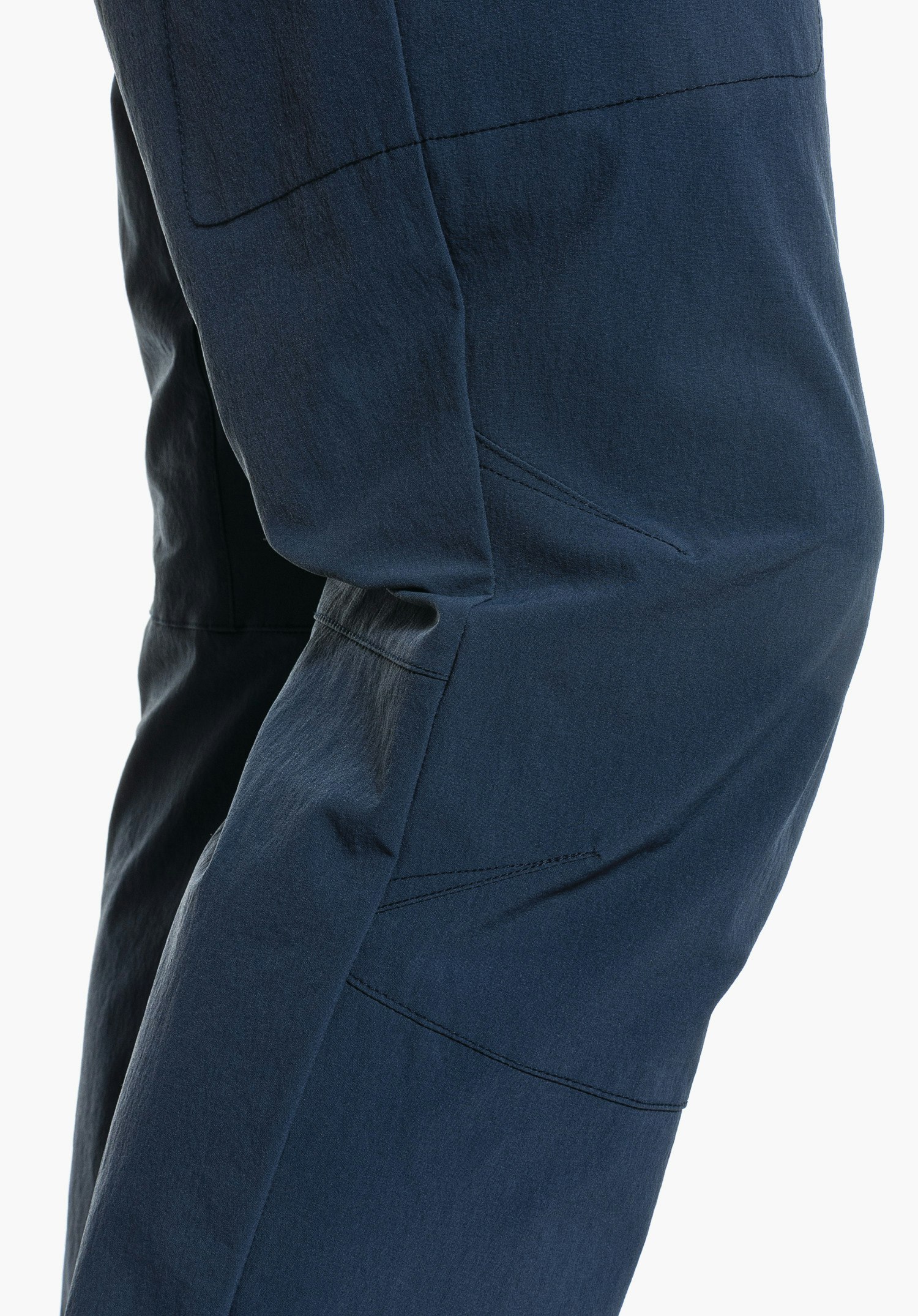Pants Koper1 montre la zone des genoux préformés du tissu bleu en gros plan sur fond blanc.