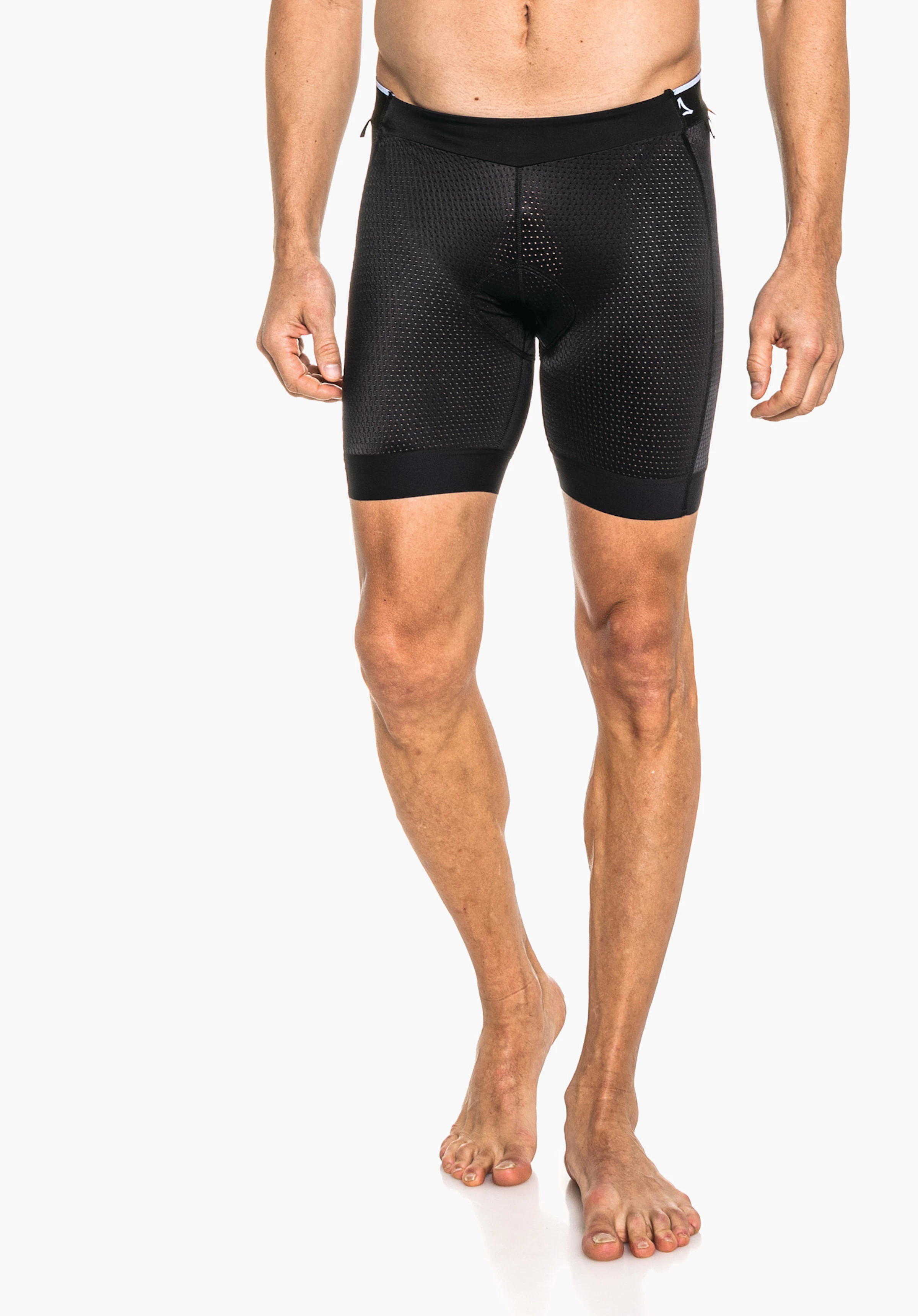 Skin Pants 8h M cuissard cycliste noir en mesh, porté par un modèle masculin debout; logo Schöffel à la taille; fond studio blanc.