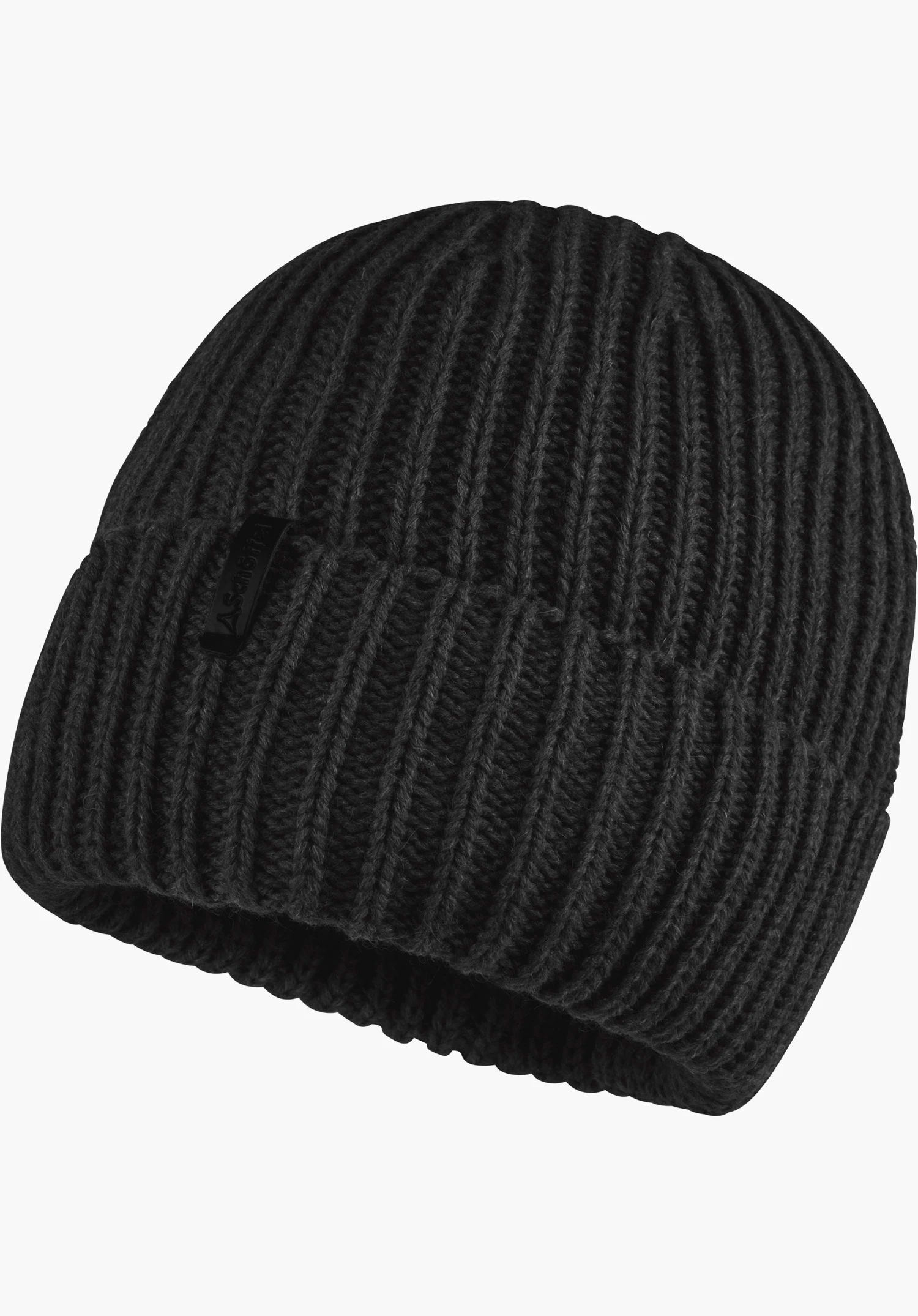 Knitted Hat Medford Schwarze, gerippte Strickmütze liegt leicht gedreht vor weißem Hintergrund; kleines schwarzes Etikett mit Schöffel-Logo und Schriftzug "Schöffel".