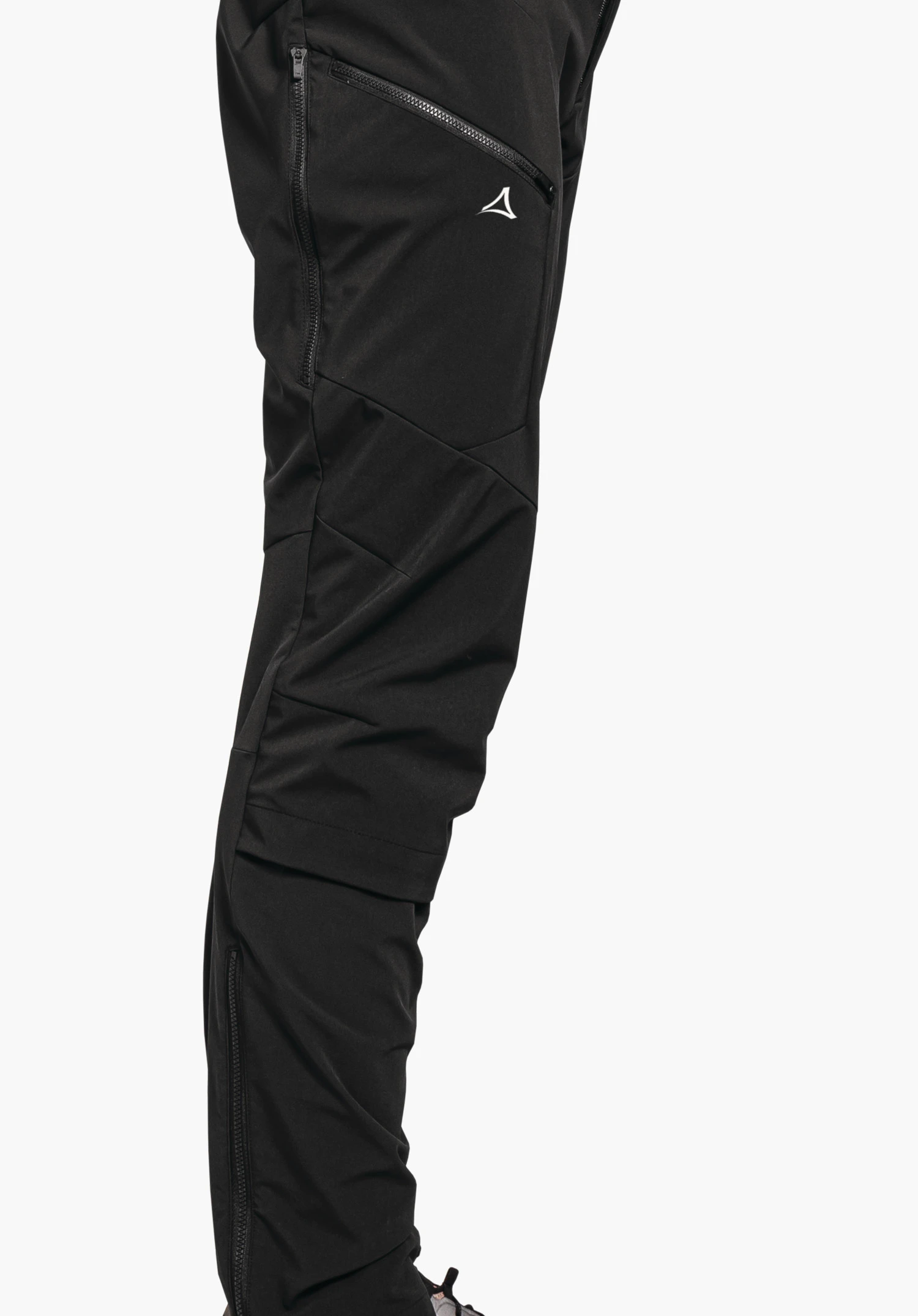 Hybrid Pants Tree Run L pantalon outdoor noir avec logo Schöffel sur l’extérieur de la cuisse, porté sur une jambe étendue de profil; fond studio blanc. Texte: SHIMANO.