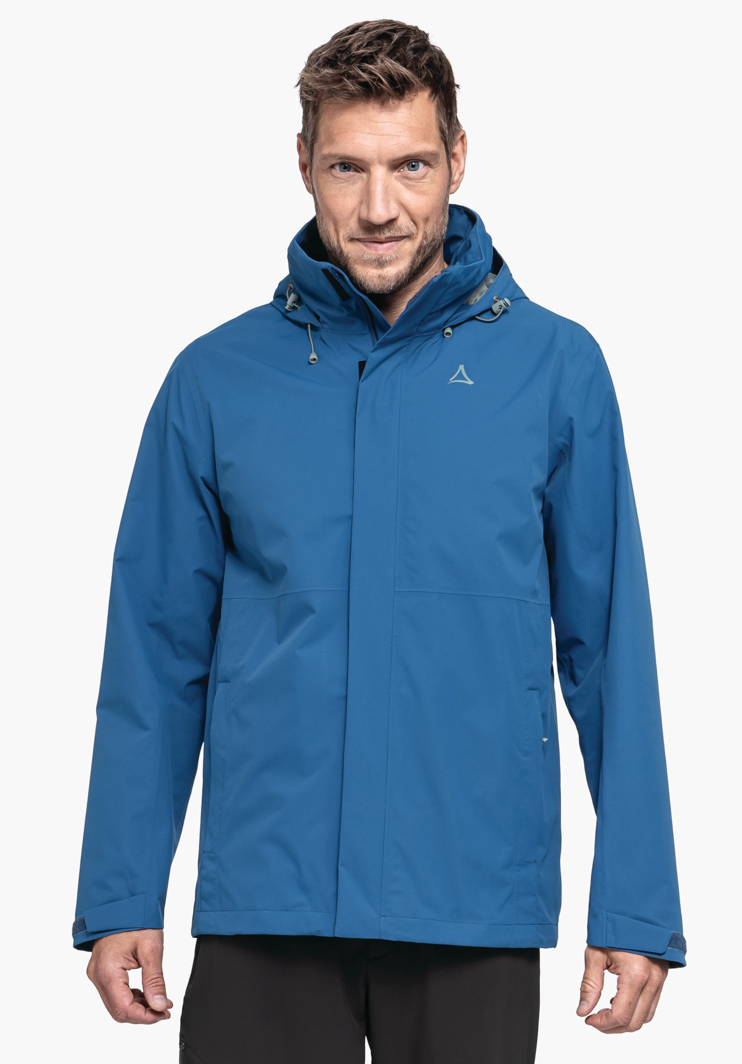 Jacket Gmund M getragen von einem Model, das frontal steht. Die blaue Jacke zeigt das Schöffel-Logo auf der linken Brust, fotografiert vor einem neutralen Hintergrund.