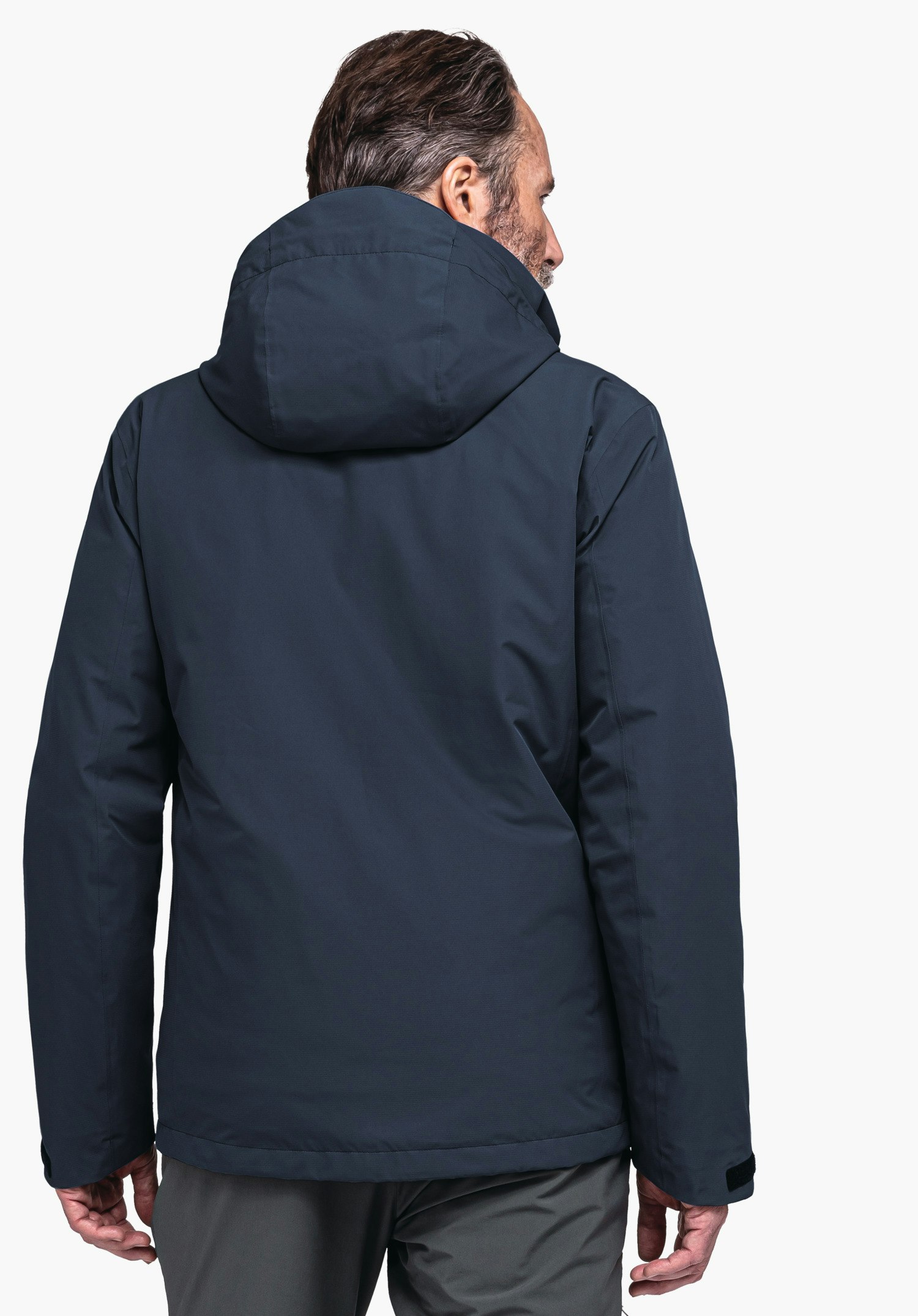 Jacket Gmund M dunkelblaue Jacke, getragen von einer Person, Rückenansicht, die seitlich blickt; Kapuze vorhanden; graue Hose; neutraler weißer Hintergrund.