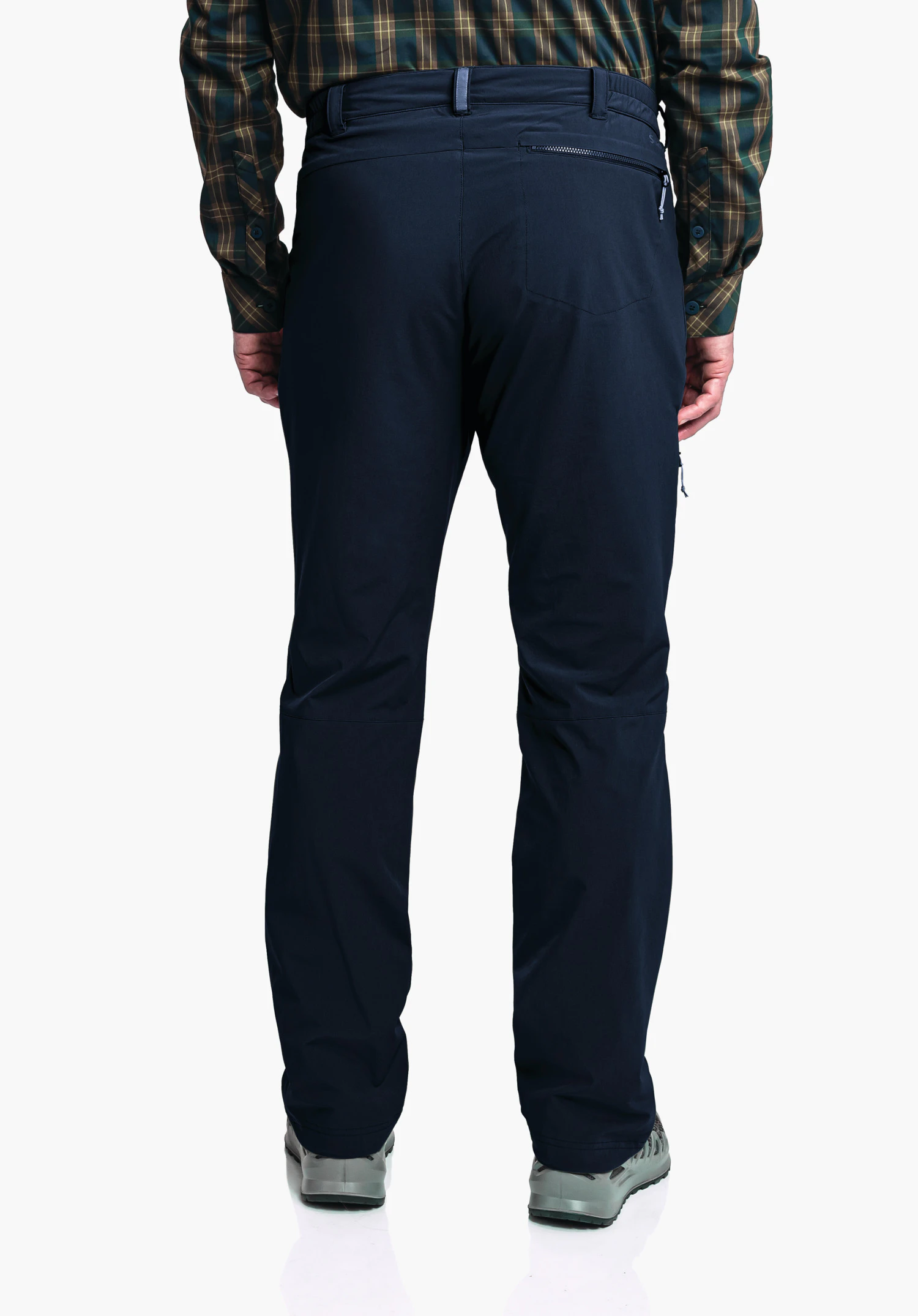 Pants Koper1 Warm M dark blue trousers worn from the back; person standing with hands at the sides, wearing a dark green and yellow checked shirt; white studio background.