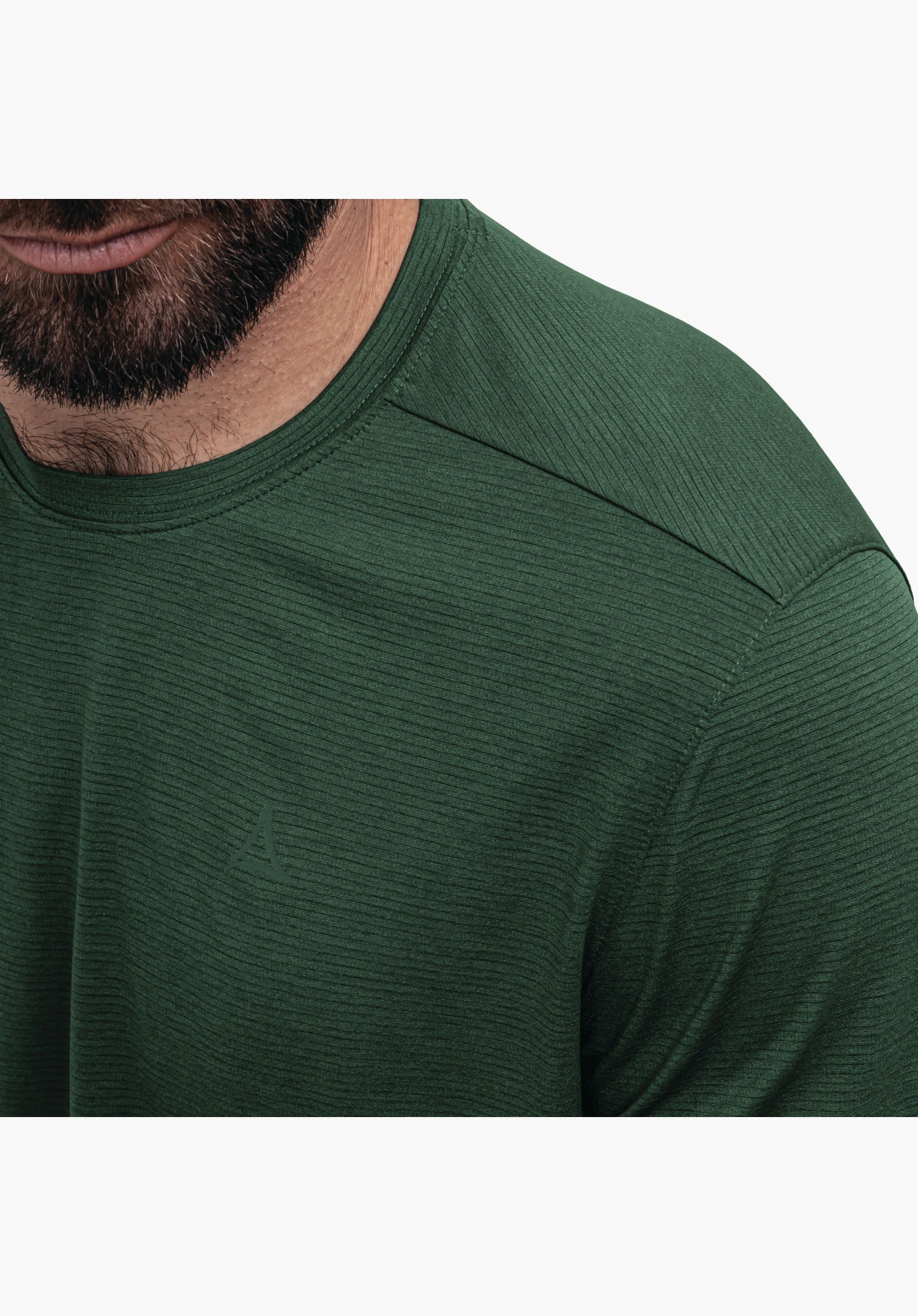 CIRC T Shirt Tauron M montre la fine structure côtelée du tissu vert, l'encolure ronde et le logo Schöffel discret sur la poitrine. Gros plan sur fond blanc.