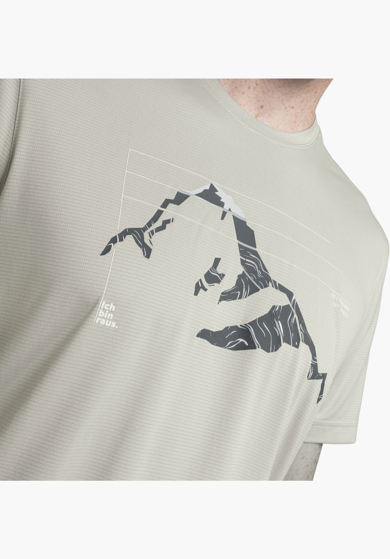 CIRC T Shirt Sulten M, Fokus auf den stilisierten Berg-Print in dunklem Grau und den "Ich bin raus."-Schriftzug auf dem feinen, strukturierten grauen Stoff, Nahaufnahme vor neutralem Hintergrund.