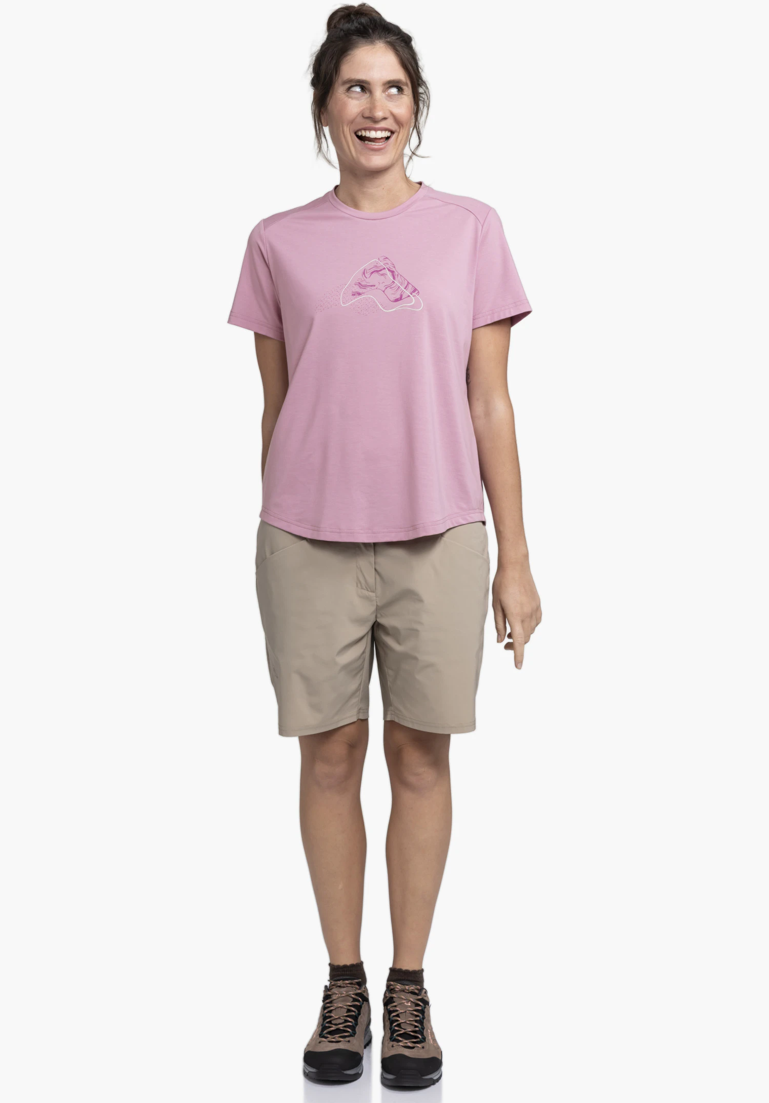 T Shirt Haberspitz L montre l'imprimé graphique stylisé sur la poitrine sur le tissu rose, gros plan sur fond blanc.