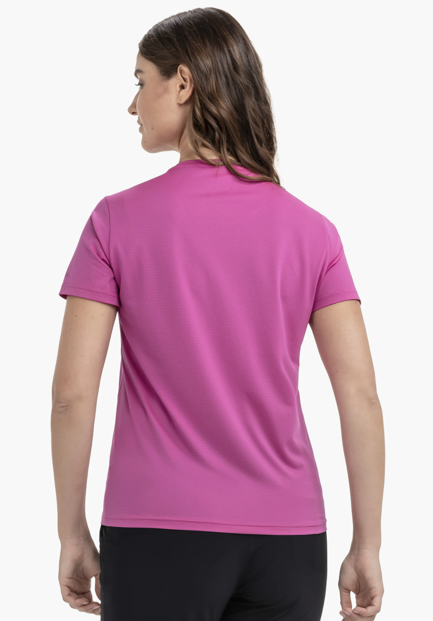 CIRC T Shirt Tauron L in pink. The model is shown in a back view wearing the short-sleeved shirt with black trousers, standing in front of a neutral background.