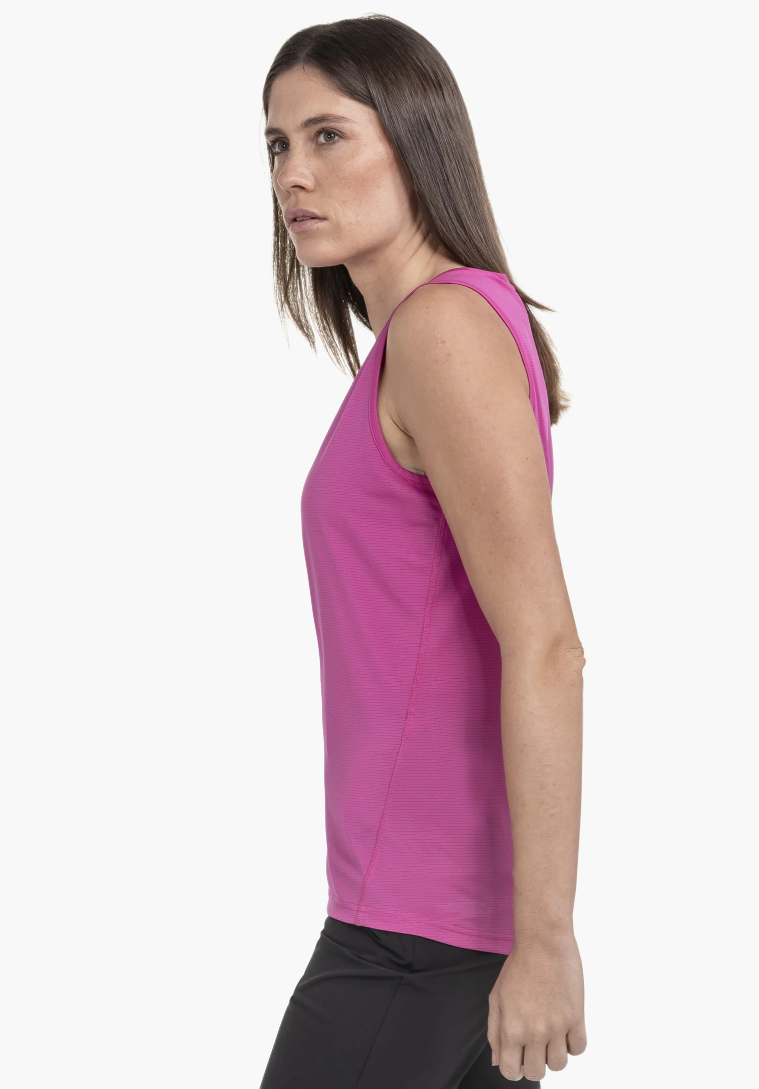 CIRC Top Tauron L shown here in pink on a model from a side profile against a neutral background. The athletic cut highlights the feminine fit, while the high-quality fabric ensures optimal performance for all your sporting activities.