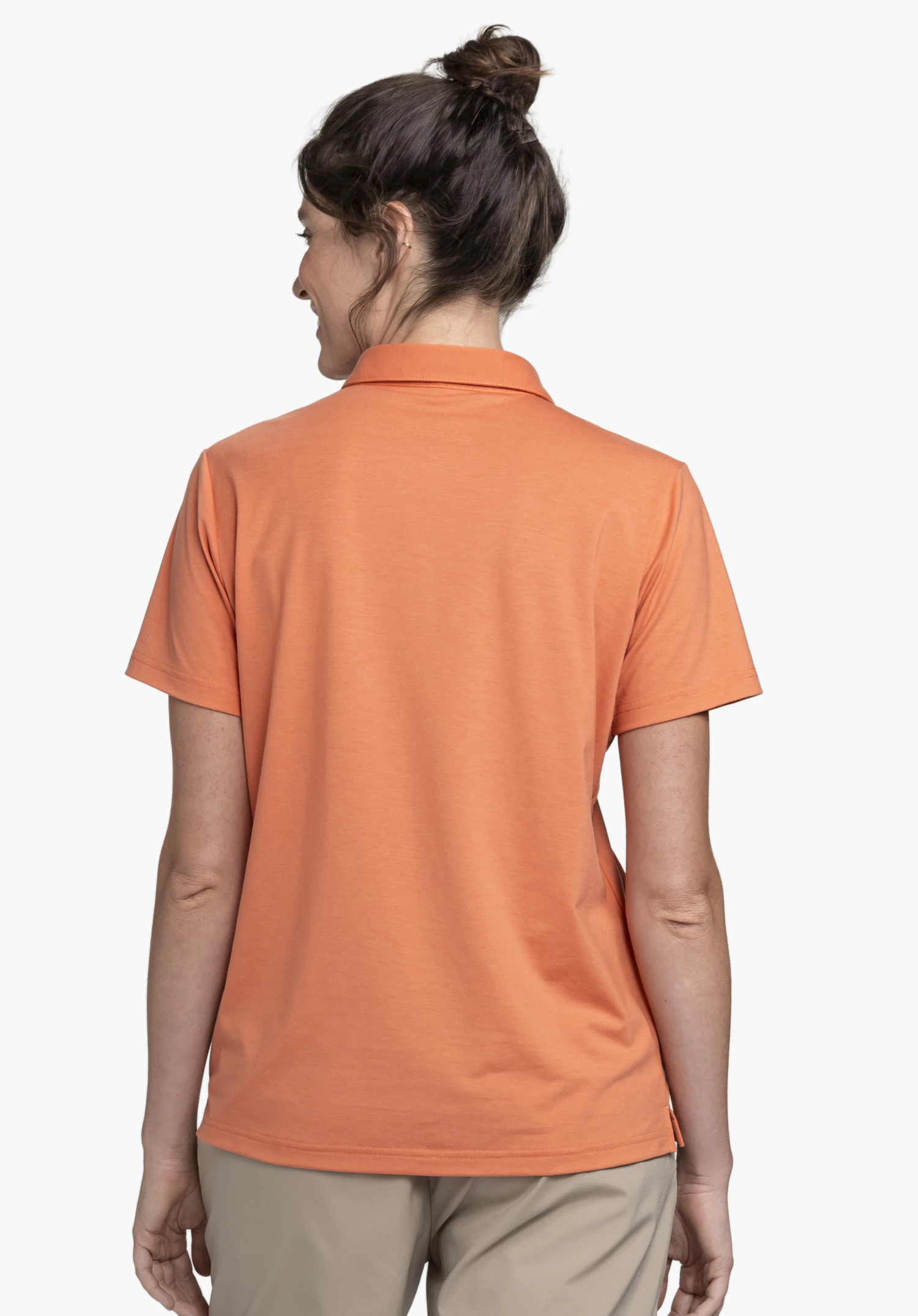 Polo Shirt Ramseck L en orange vif. Le modèle est photographié de dos sur un fond neutre, ce qui permet de mettre en valeur la coupe et la couleur éclatante du polo.
