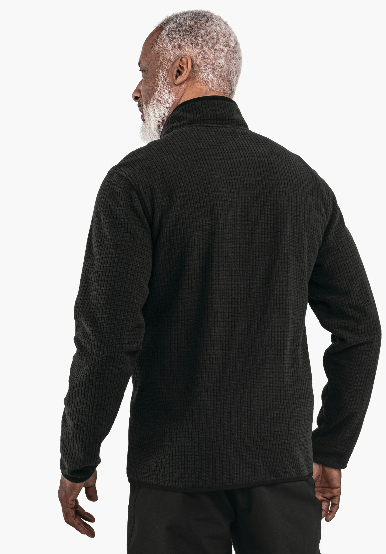CIRC Fleece Jk Style Terxa MNS schwarzer, gerippter Langarm-Pullover; Mann mit weißem Haar und Bart trägt ihn, steht mit dem Rücken zum Betrachter; heller, neutraler Hintergrund.