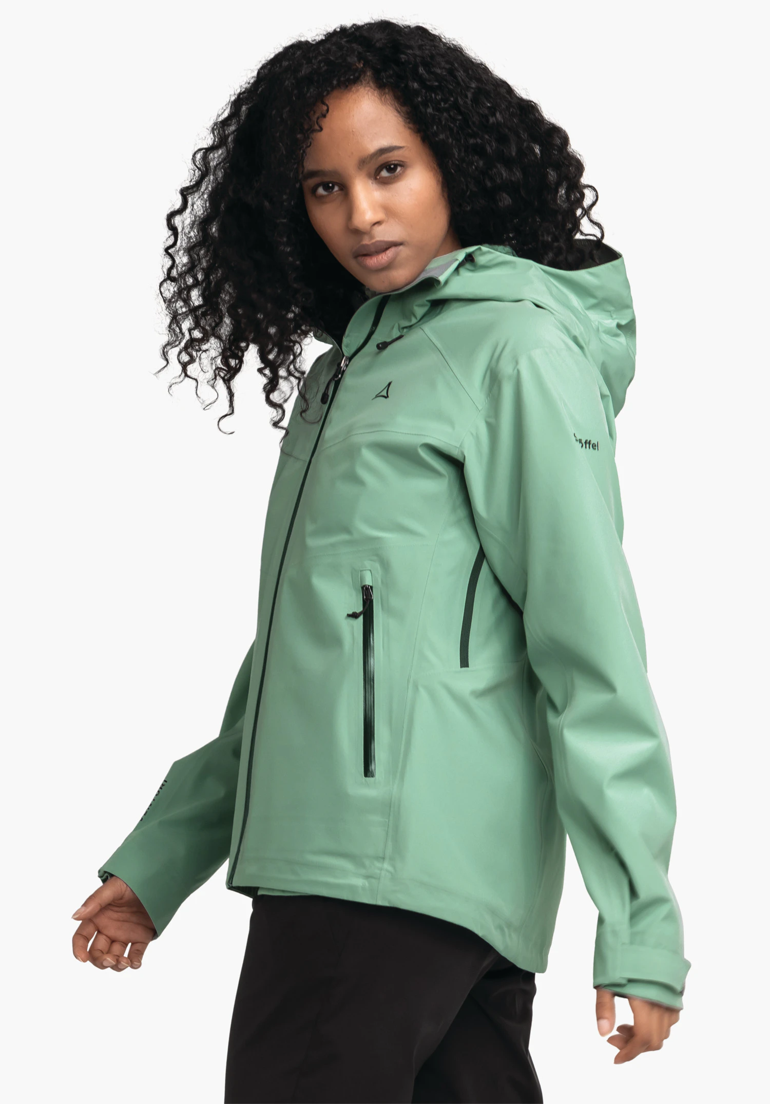 Jacket Style Cascata WMS light green rain jacket with Schöffel logo; model stands half-turned and looks towards the camera in front of a white background. Text: "Schöffel".