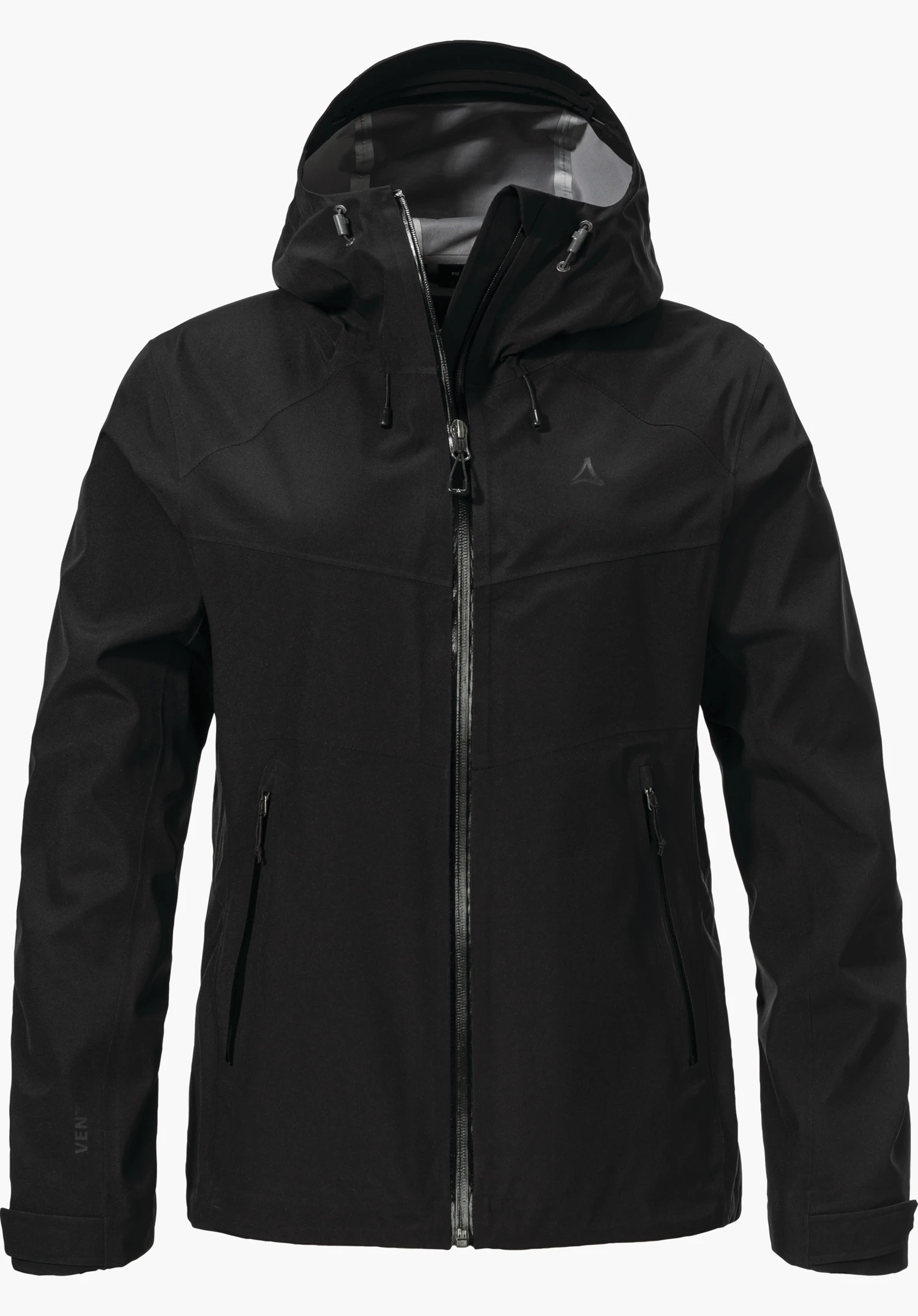 Jacket Style Cascata WMS veste de pluie noire avec capuche, fermeture éclair fermée, deux poches latérales zippées; logo Schöffel sur la poitrine; fond blanc neutre. Inscription sur la manche: « VENT ».