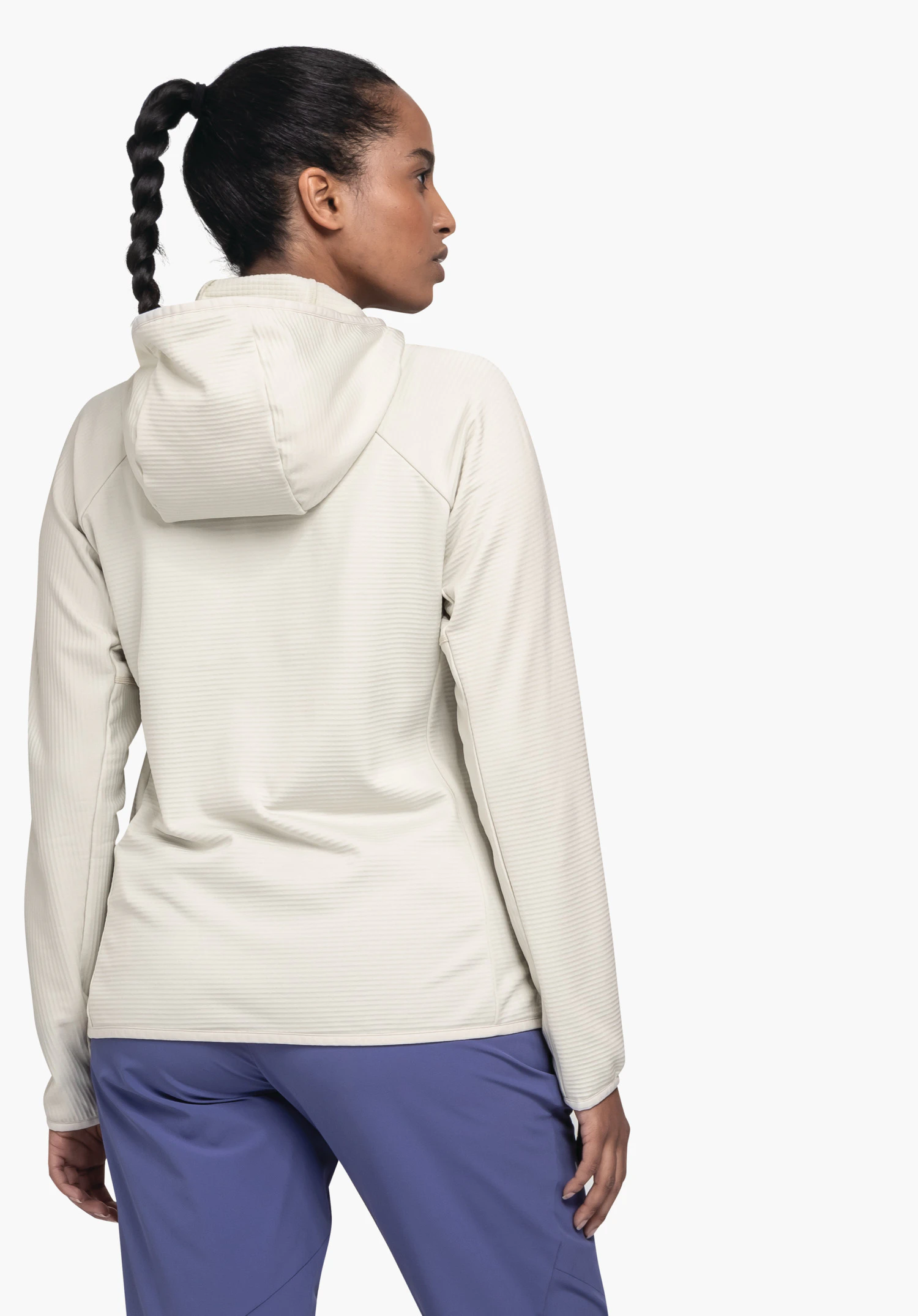 Fleece Hoody Style Cascata WMS in de kleur natur, getoond in achteraanzicht op een model tegen een neutrale achtergrond.