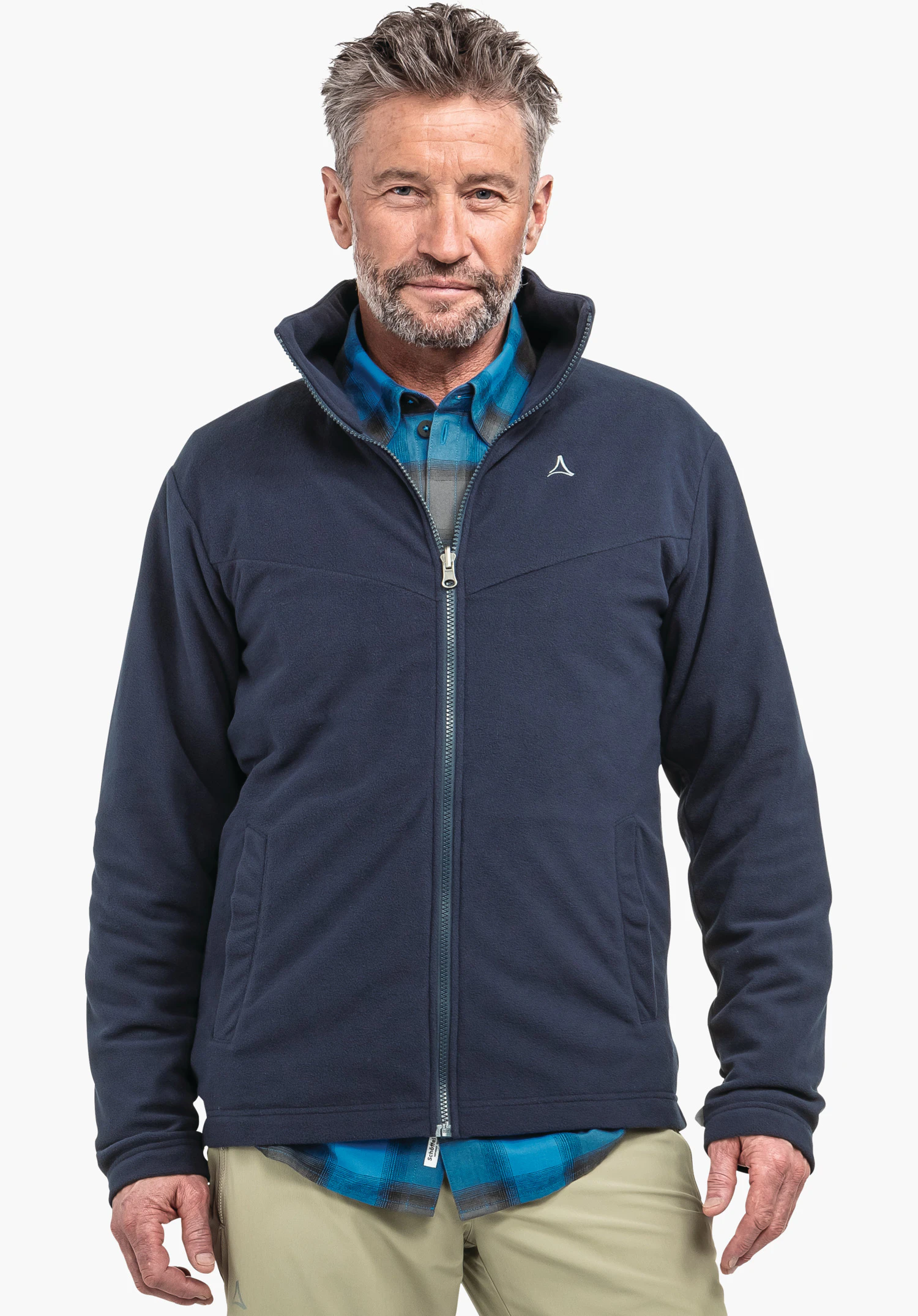 3in1 Jacket Style Okere MNS dark blue fleece jacket with Schöffel logo, zipped at the front; worn by a standing man; light blue checked shirt underneath; white background, studio shot.