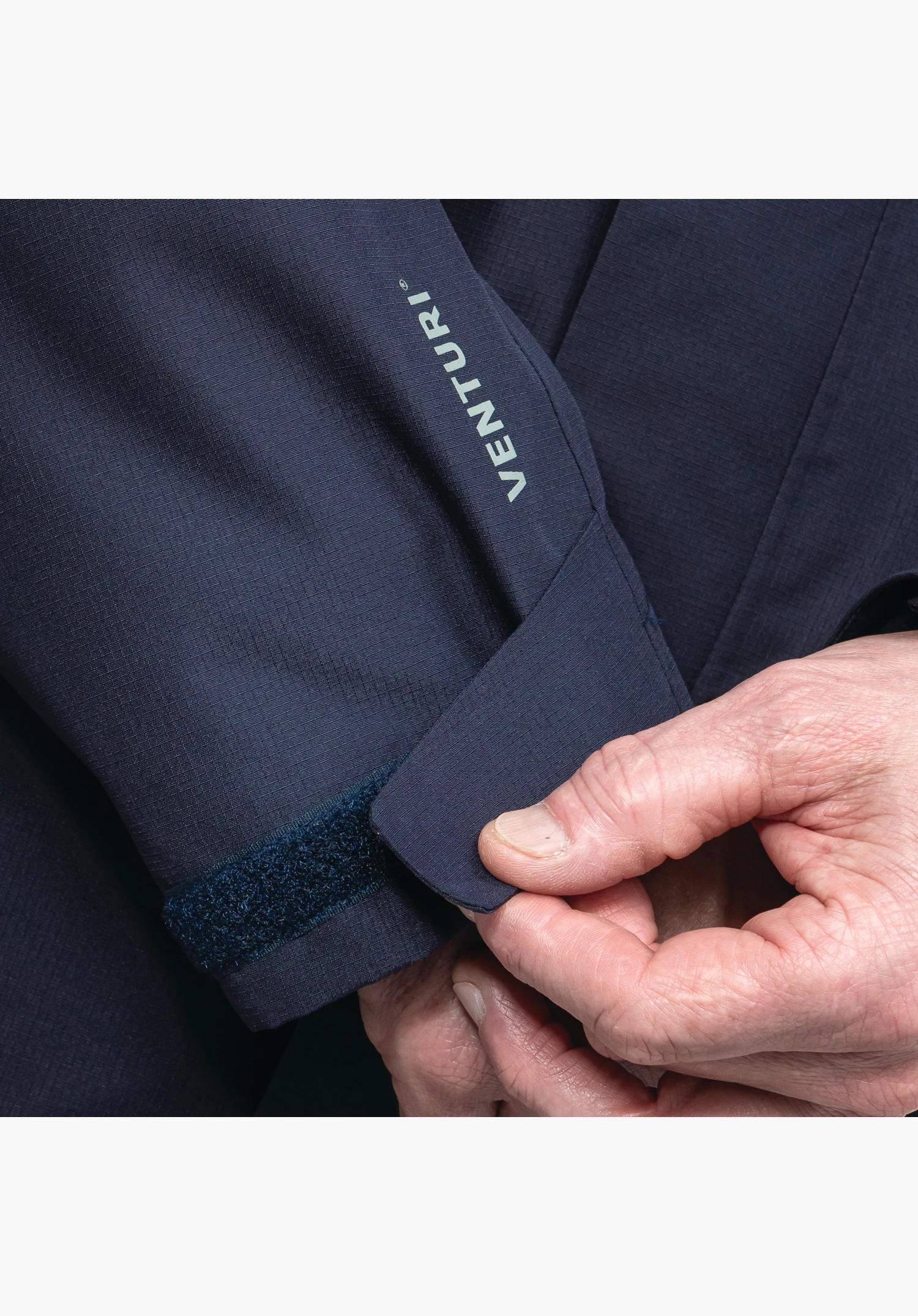 3in1 Jacket Style Okere MNS. Detailed view of the adjustable sleeve cuff with velcro fastener and Venturi lettering on blue outer fabric. Close-up against a white/neutral background.