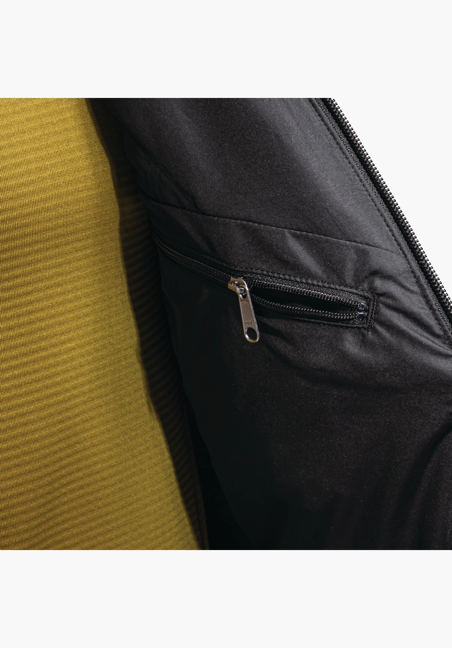 Hybrid Jk Style Cascata MNS toont de praktische binnenzak met ritssluiting in de zwarte voering, close-up tegen een witte/neutrale achtergrond.