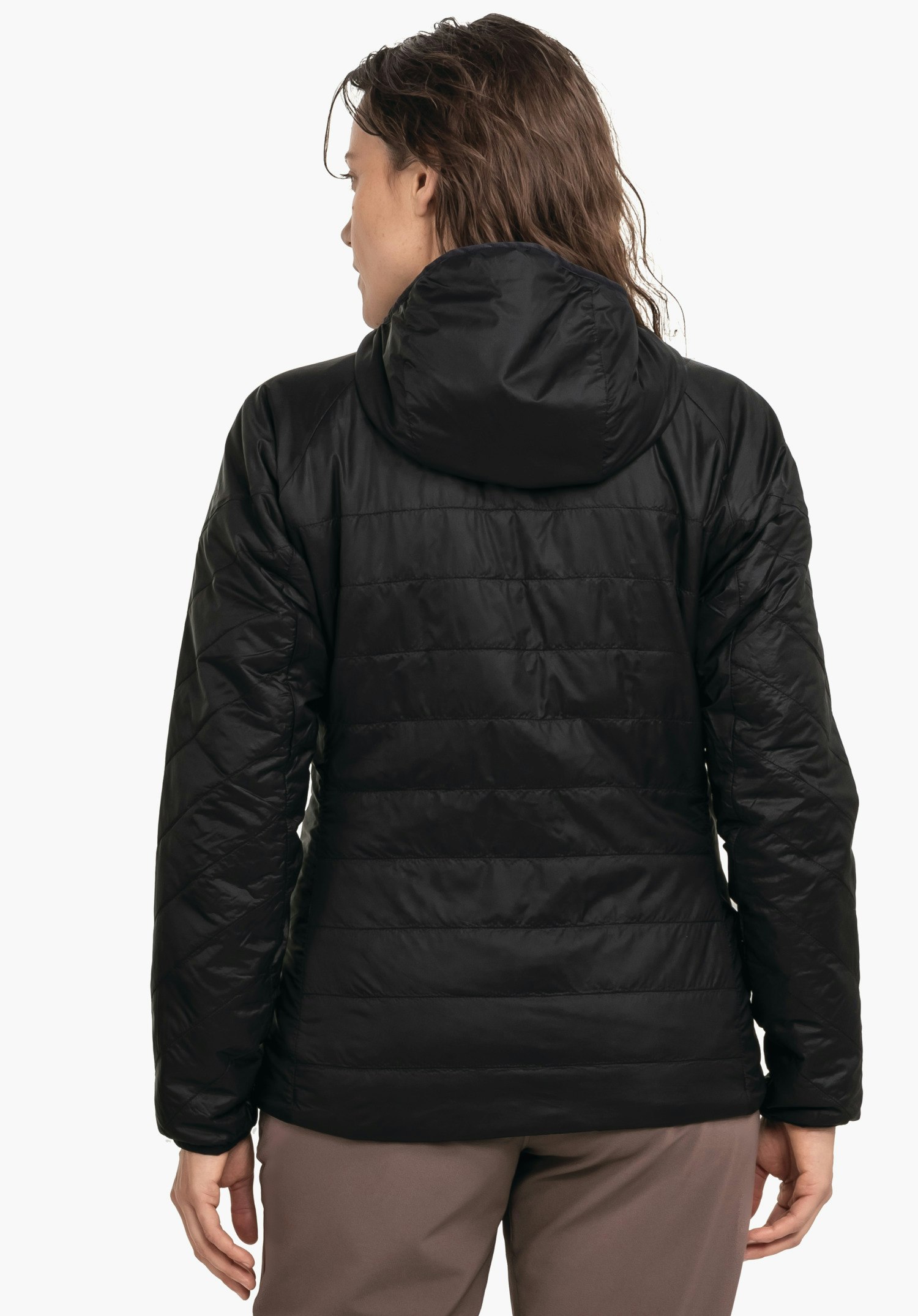 Ins Jacket Style Cascata WMS veste matelassée noire à capuche, portée par une personne en vue arrière; tête légèrement tournée vers la gauche, mains sur les côtés, fond blanc.