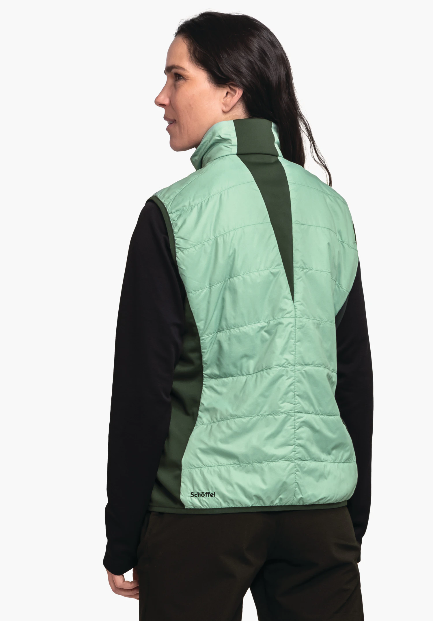 Hybrid Vt Style Cascata WMS gewatteerde bodywarmer in lichtgroen met donkergroene middenbaan, gedragen door een persoon in achteraanzicht voor een witte achtergrond. Tekst op de bodywarmer: Schöffel.