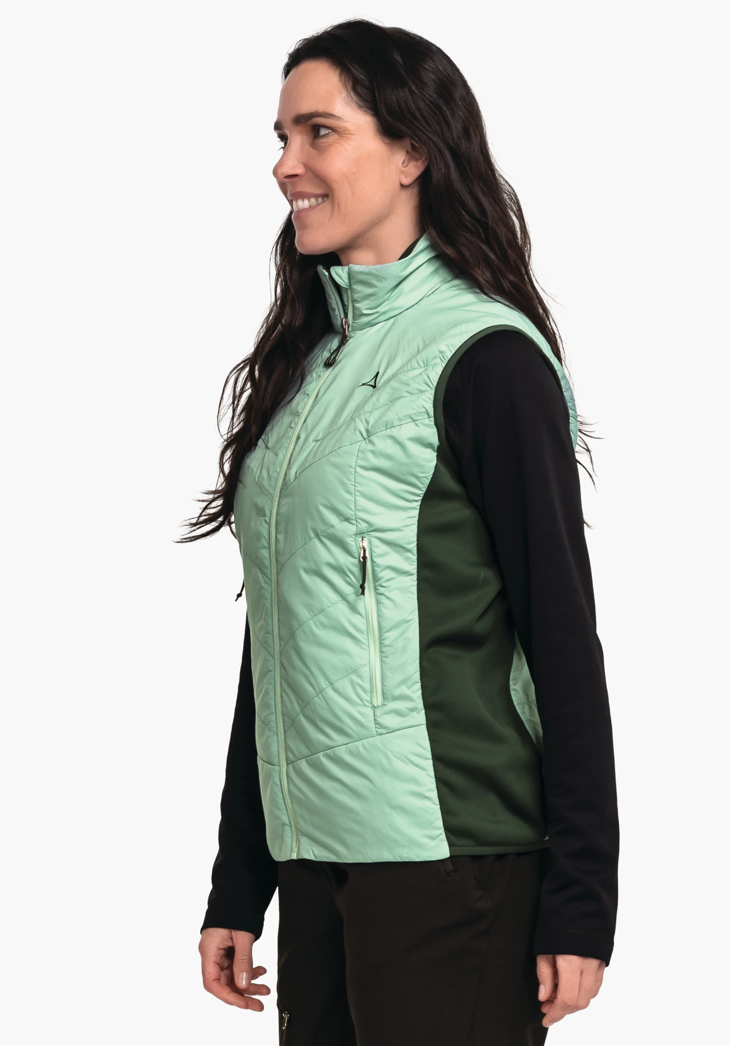 Hybrid Vt Style Cascata WMS lichtgroene bodywarmer met donkergroene zijpanelen; gedragen door een glimlachende vrouw die zijwaarts staat voor een lichte achtergrond; Schöffel-logo op de borst zichtbaar.