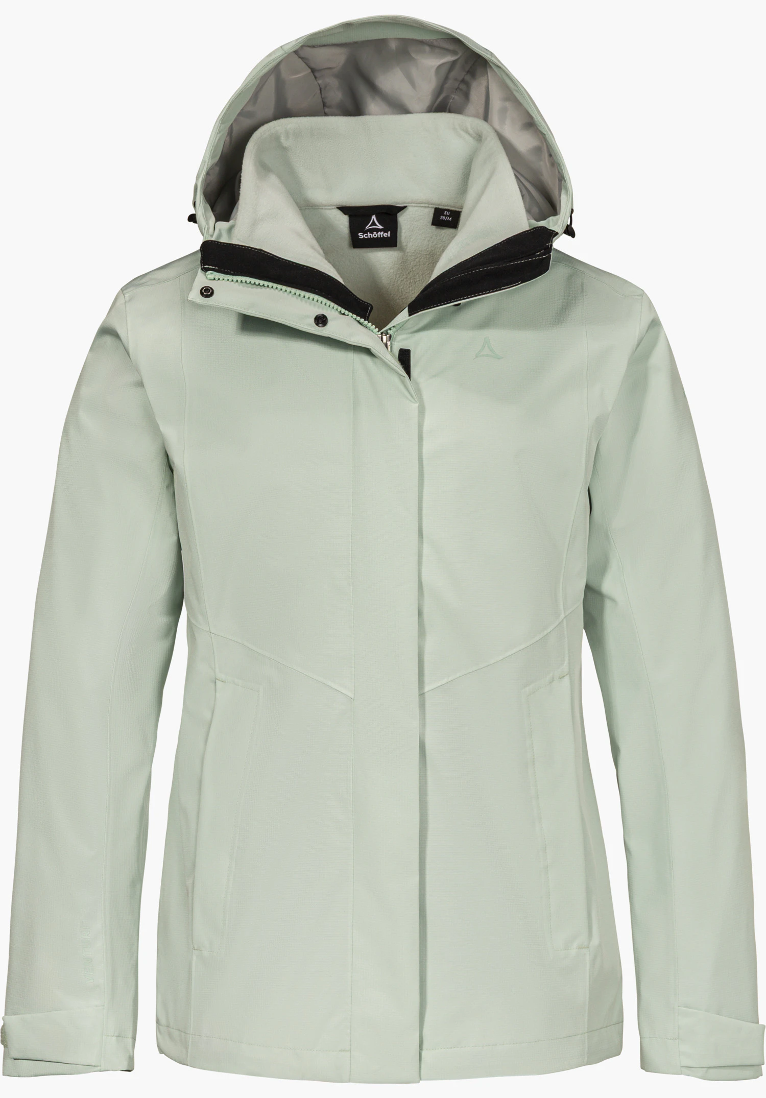 3in1 Jacket Style Okere WMS in der Farbe grün mit Kapuze, sichtbarem Schöffel-Schriftzug sowie Schöffel-Logo in der Frontansicht freigestellt vor weißem Hintergrund.