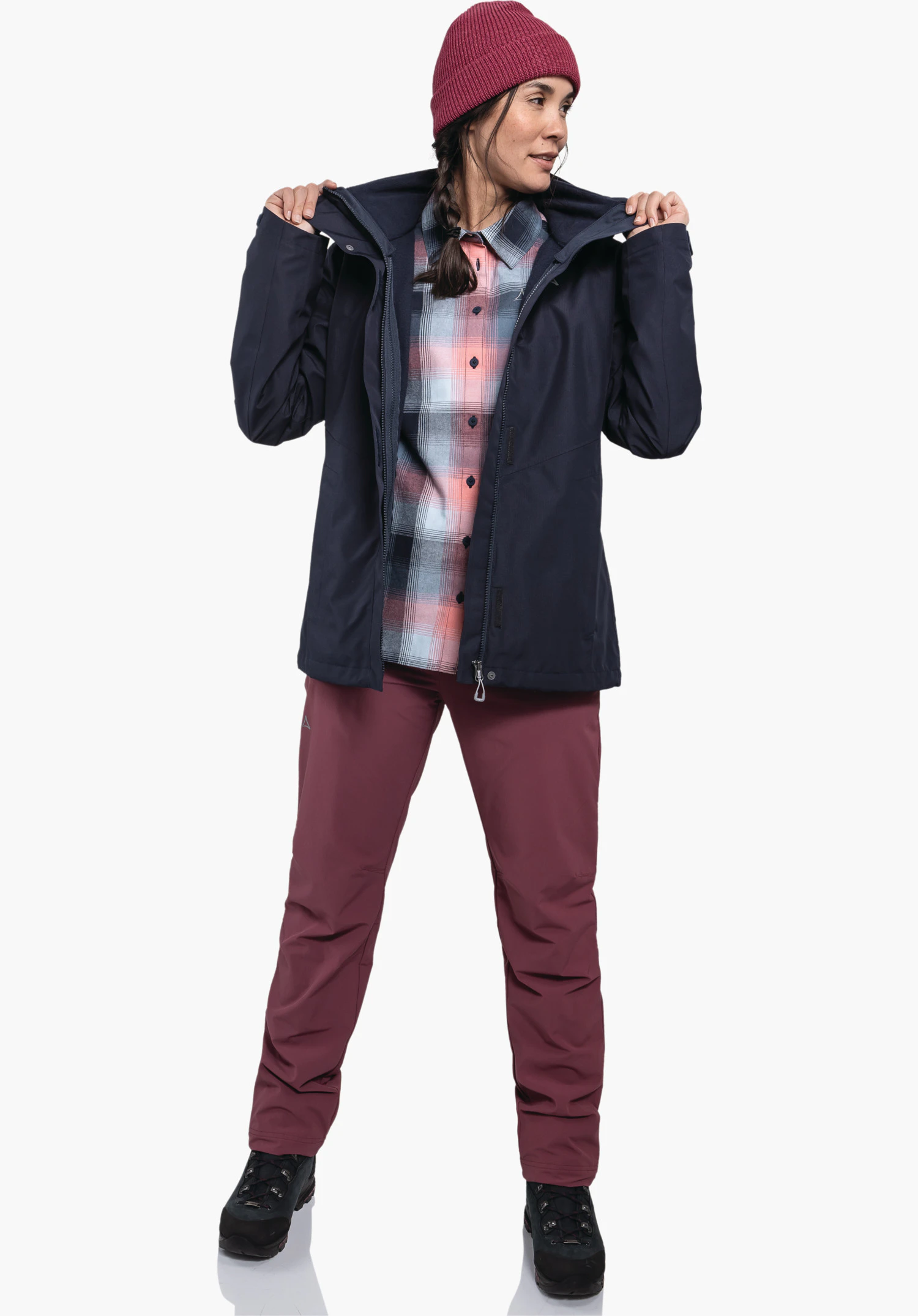 3in1 Jacket Style Okere WMS, Detailansicht des robusten Frontreißverschlusses und der feinen Struktur des blauen Oberstoffs im Kragenbereich, Nahaufnahme vor weißem Hintergrund.
