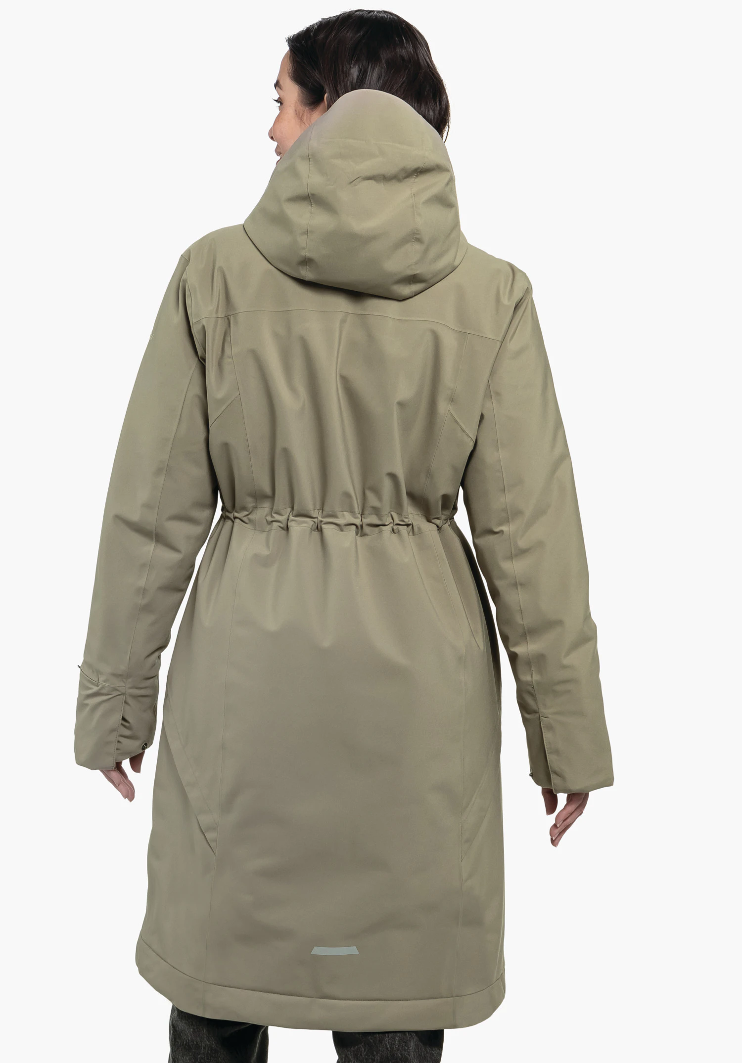 Ins Coat Style Gregale WMS hellgrüner, knielanger Regenmantel; Person trägt ihn und steht mit dem Rücken zur Kamera, Kapuze hochgezogen, taillierter Schnitt mit Kordelzug; neutraler weißer Hintergrund.