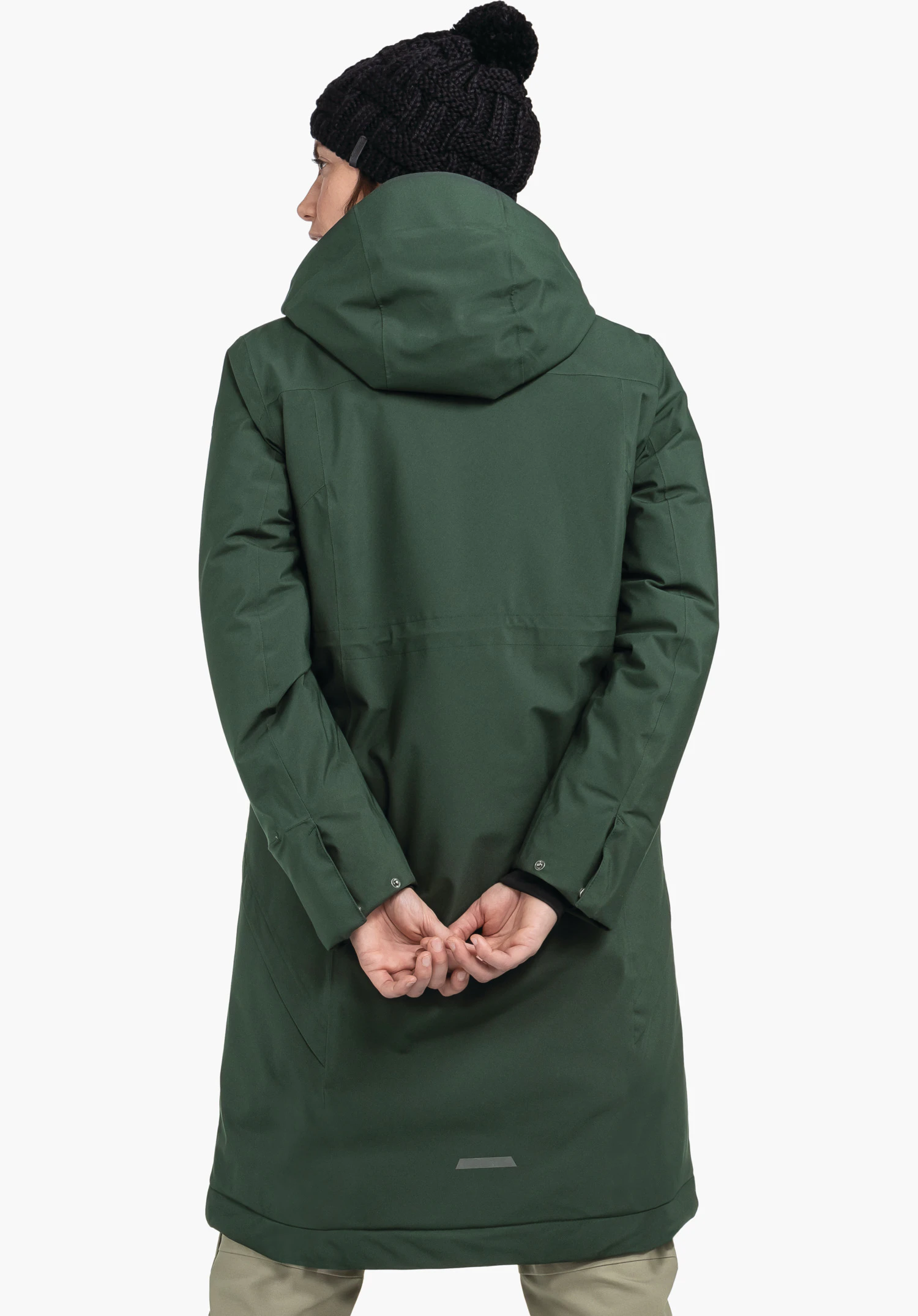 Ins Coat Style Gregale WMS in grün, getragen von einem weiblichen Model in Rückenansicht mit aufrechtem Stand und auf dem Rücken verschränkten Händen vor weißem Hintergrund. (KI-generiert)