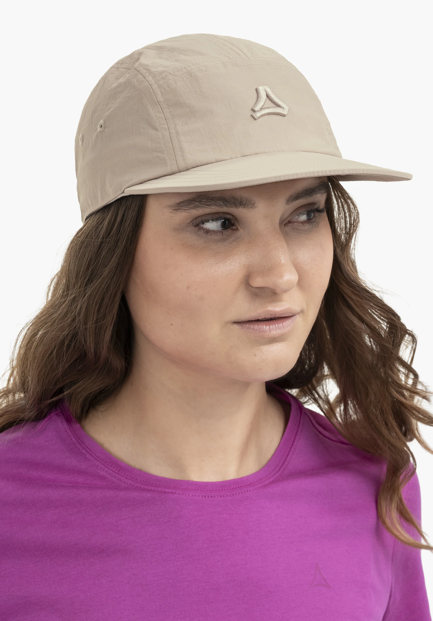 Sun Cap, beige, worn by a model looking to the side, featuring a visible Schöffel-Logo on the front, photographed against a neutral background.