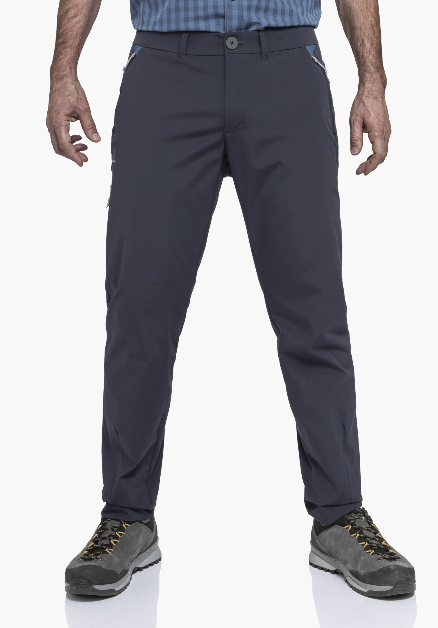 CIRC Pants Style Smue MNS in blue: The focus is on the perfectly fitting trousers, presented by a model in a front-facing pose. Against a neutral background, the clean design stands out, while the subtle Schöffel logo highlights the premium quality.