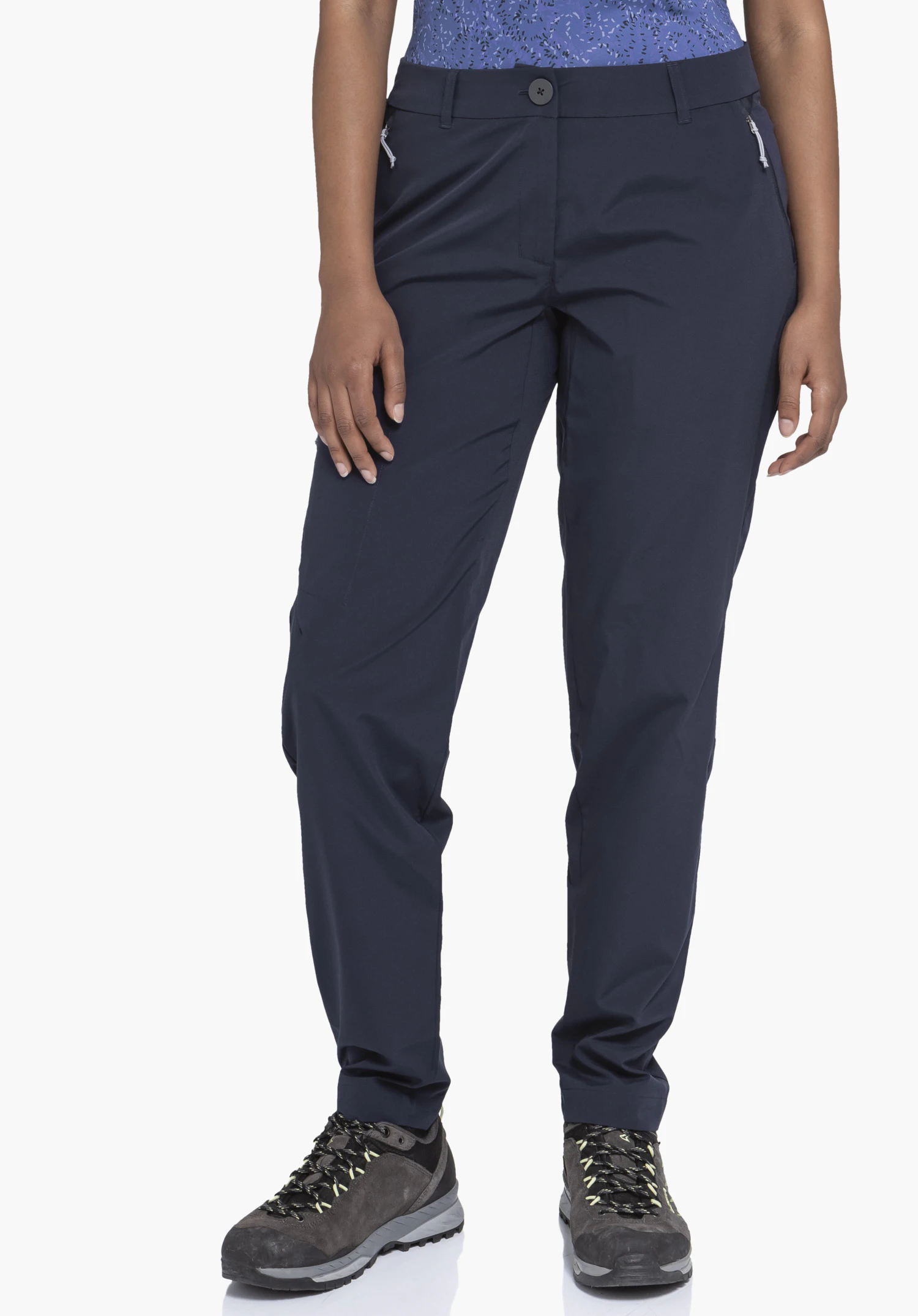 CIRC Pants Style Smue WMS worn by a model in blue, standing frontally, presented against a neutral background.
