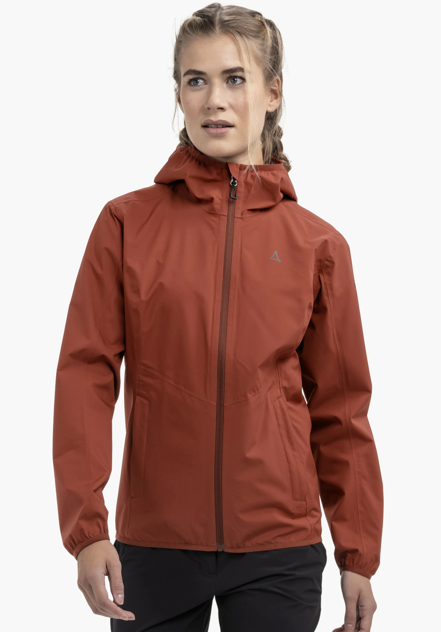 Jacket Style Migandi WMS. Un modèle se tient de face et porte la veste rouge avec capuche, fermeture éclair frontale intégrale et le Schöffel-Logo visible sur la poitrine gauche. L'image montre le produit sur un fond neutre.