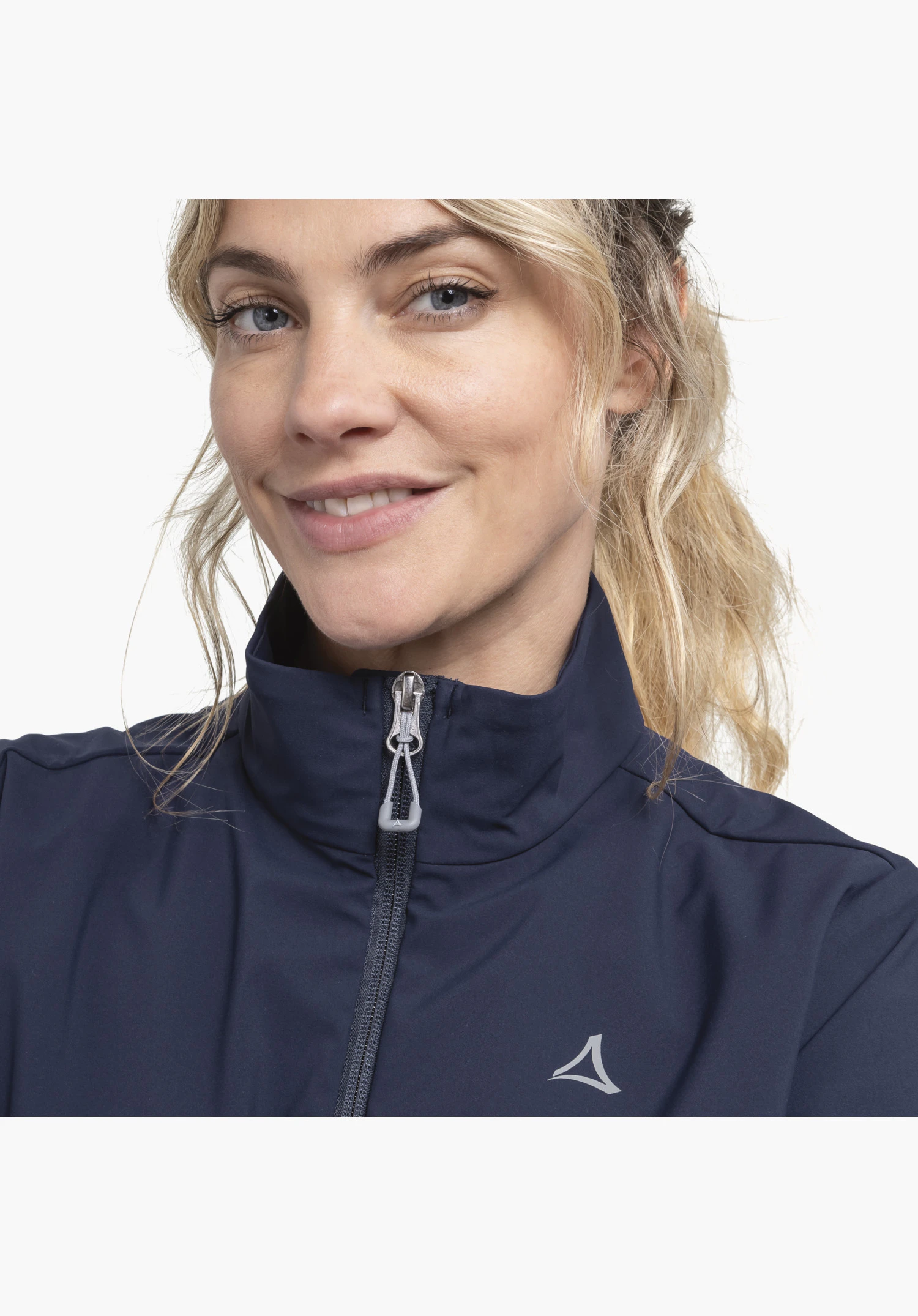 Softshell Jk Style Mirusha WMS toont het Schöffel-logo op de borst en de ritssluiting aan de voorzijde bij de hoogsluitende kraag in blauw, close-up voor een witte/neutrale achtergrond.