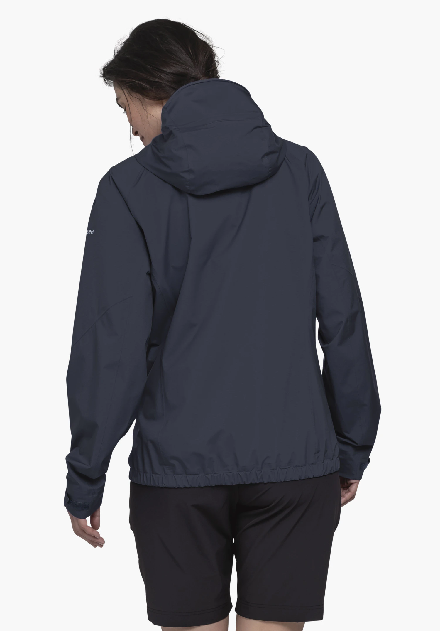 2.5L 3D Jacket Vistdal L en bleu, vue de dos portée par un mannequin sur un fond neutre, avec le logo Schöffel visible sur la manche.