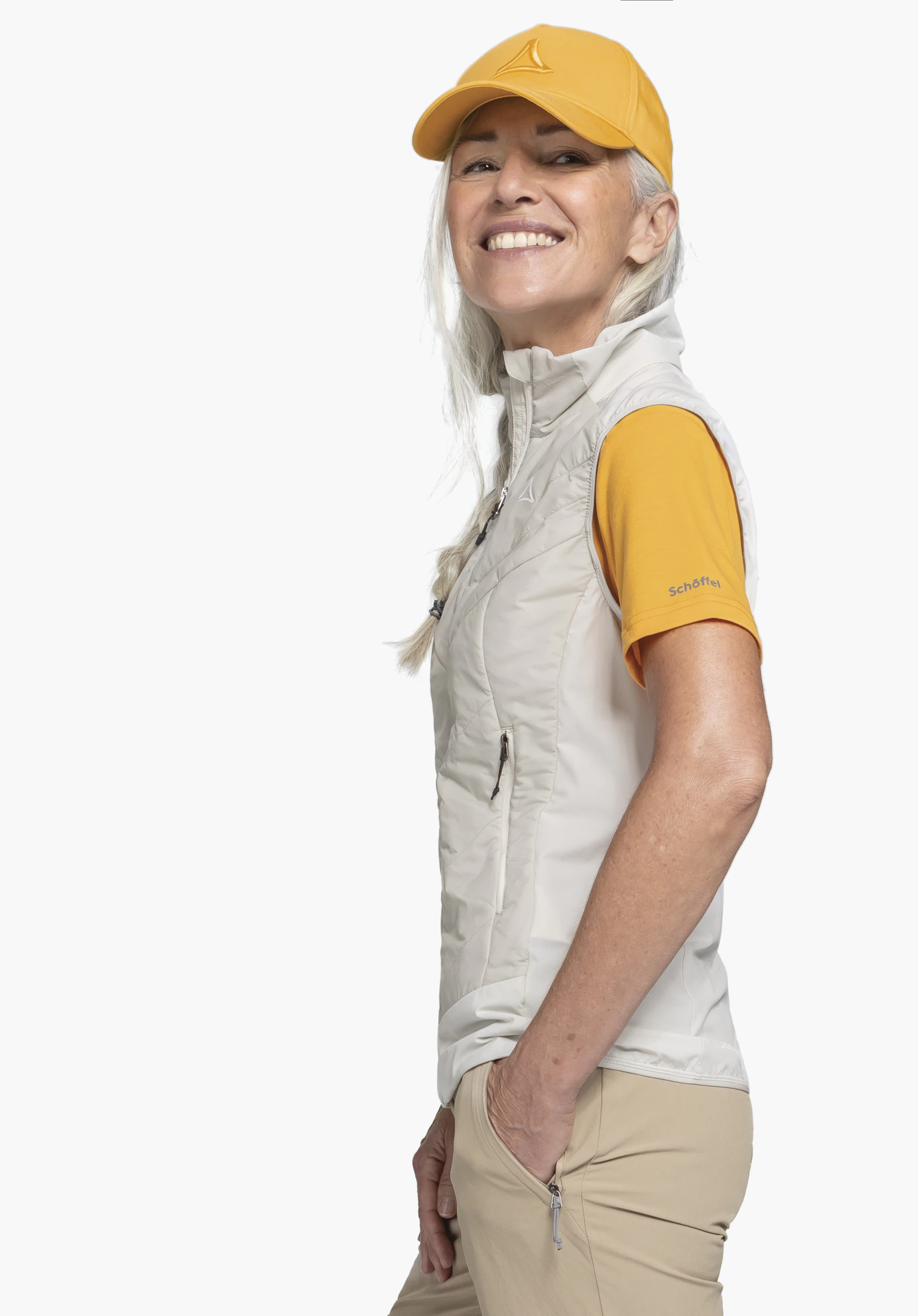 Hybrid Vt Style Blaueis WMS, porté par un mannequin se tenant de profil. Le gilet de couleur natur présente un discret Schöffel-Logo sur la poitrine et est mis en valeur sur un fond neutre.