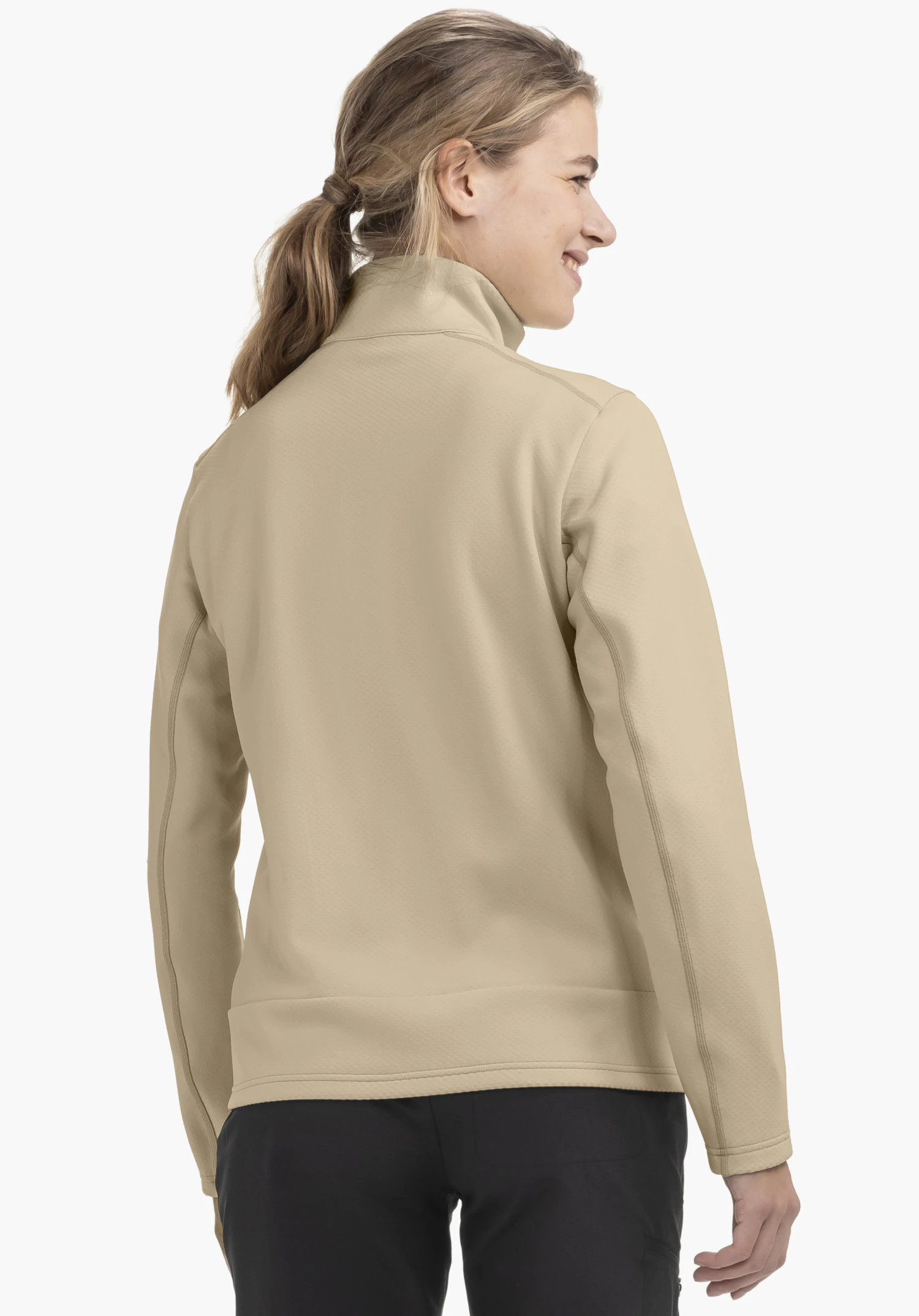 Fleece Jk Style Uriezzo WMS portée par un mannequin en vue de dos. On voit la veste polaire beige avec sa coupe et ses coutures à l'arrière pendant que le mannequin sourit par-dessus son épaule droite, photographiée sur un fond neutre.