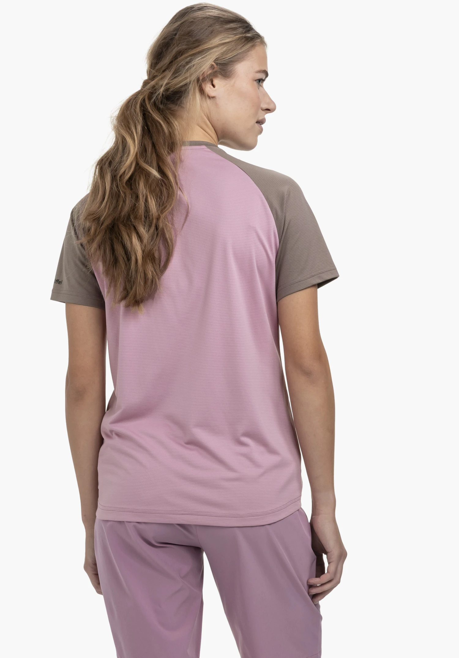 CIRC Shirt Style Wetluga WMS in pink, shown in a back view with the model's head slightly turned against a neutral background. The shirt features a pink body paired with contrasting sleeves, where a subtle Schöffel logo is visible.