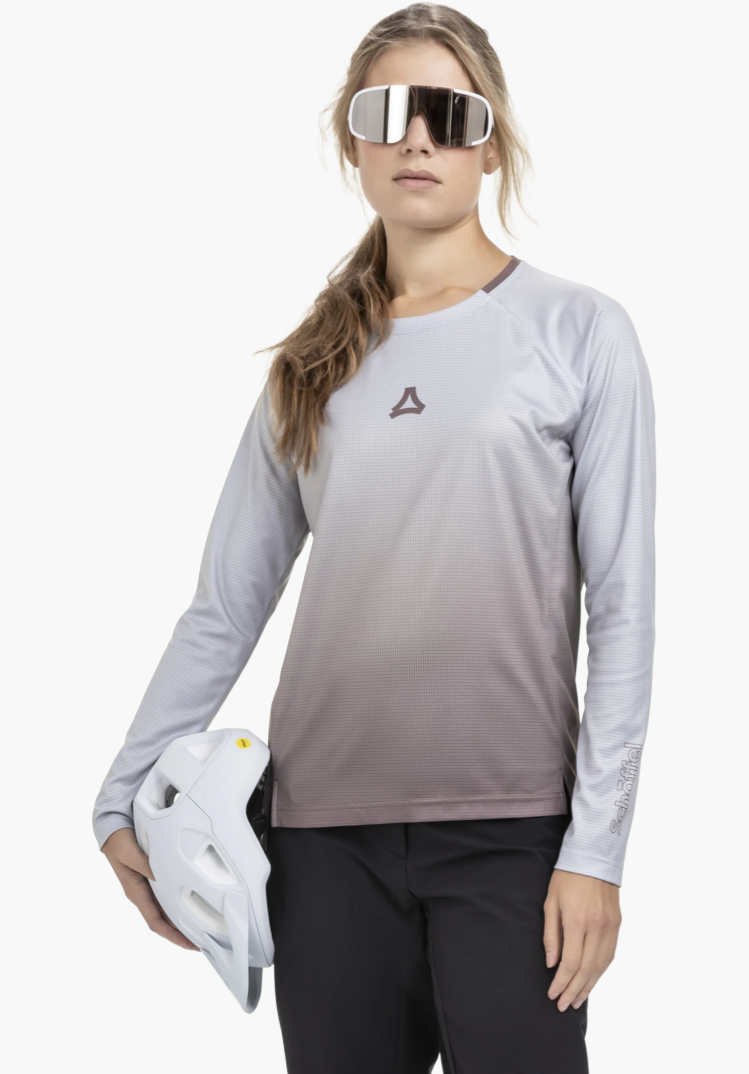 Longsleeve Style Koitere WMN, montrant la structure fine et respirante du tissu violet et le logo Schöffel central sur la poitrine, gros plan sur fond blanc.