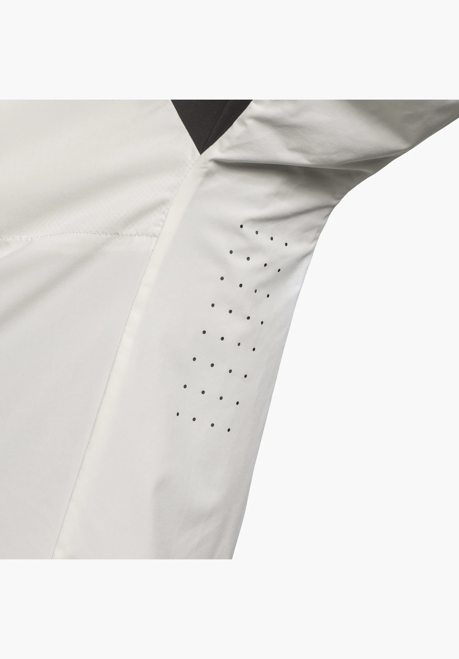 Hybrid Jk Style Mamry MNS focusing on the fine ventilation holes in the underarm area of the natural-coloured fabric and a dark contrast insert. Close-up against a white/neutral background.