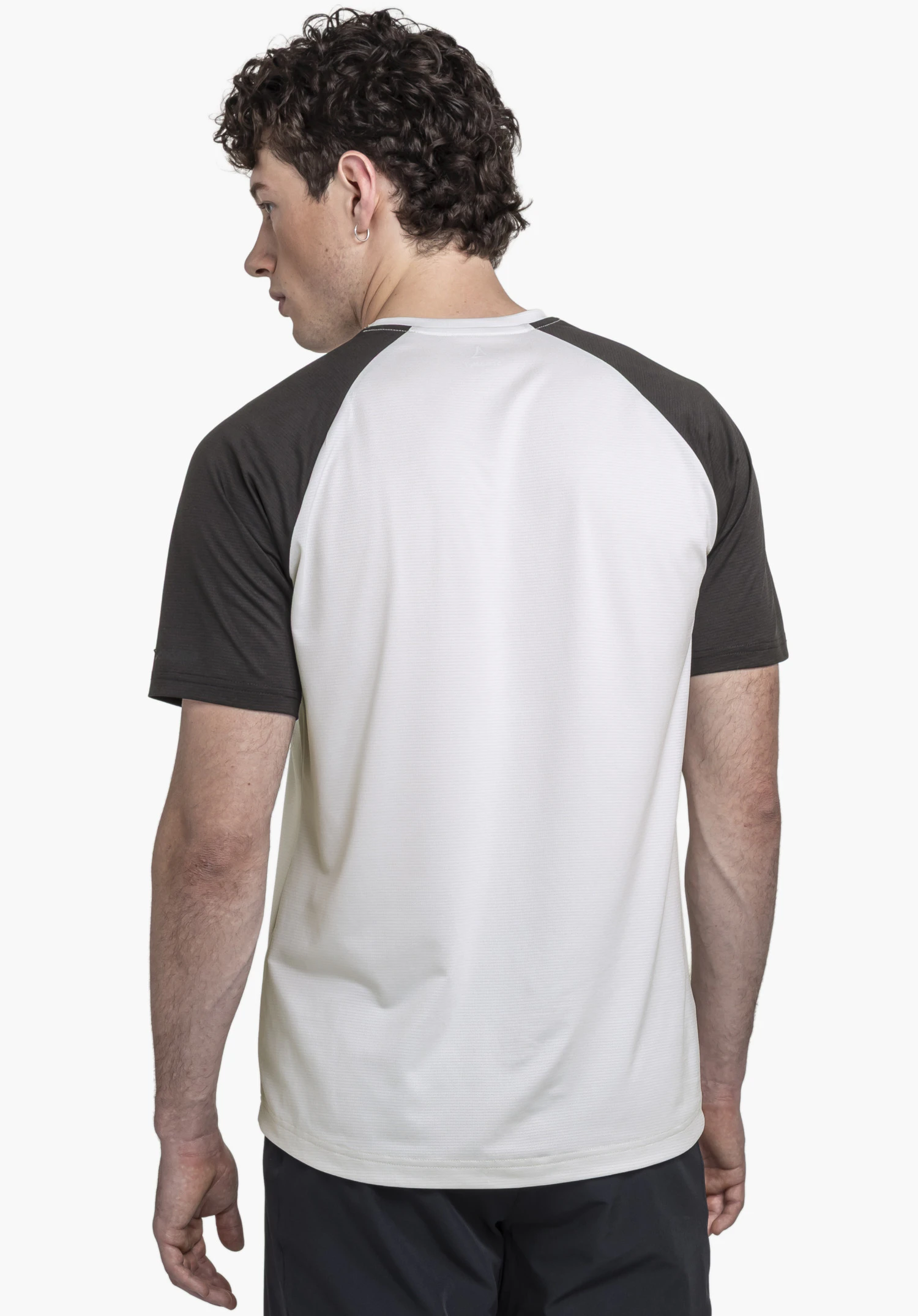 CIRC Shirt Style Wetluga MNS in the colour natur. The model presents the shirt from the back against a neutral background, with the subtle, tonal Schöffel logo visible in the neck area.