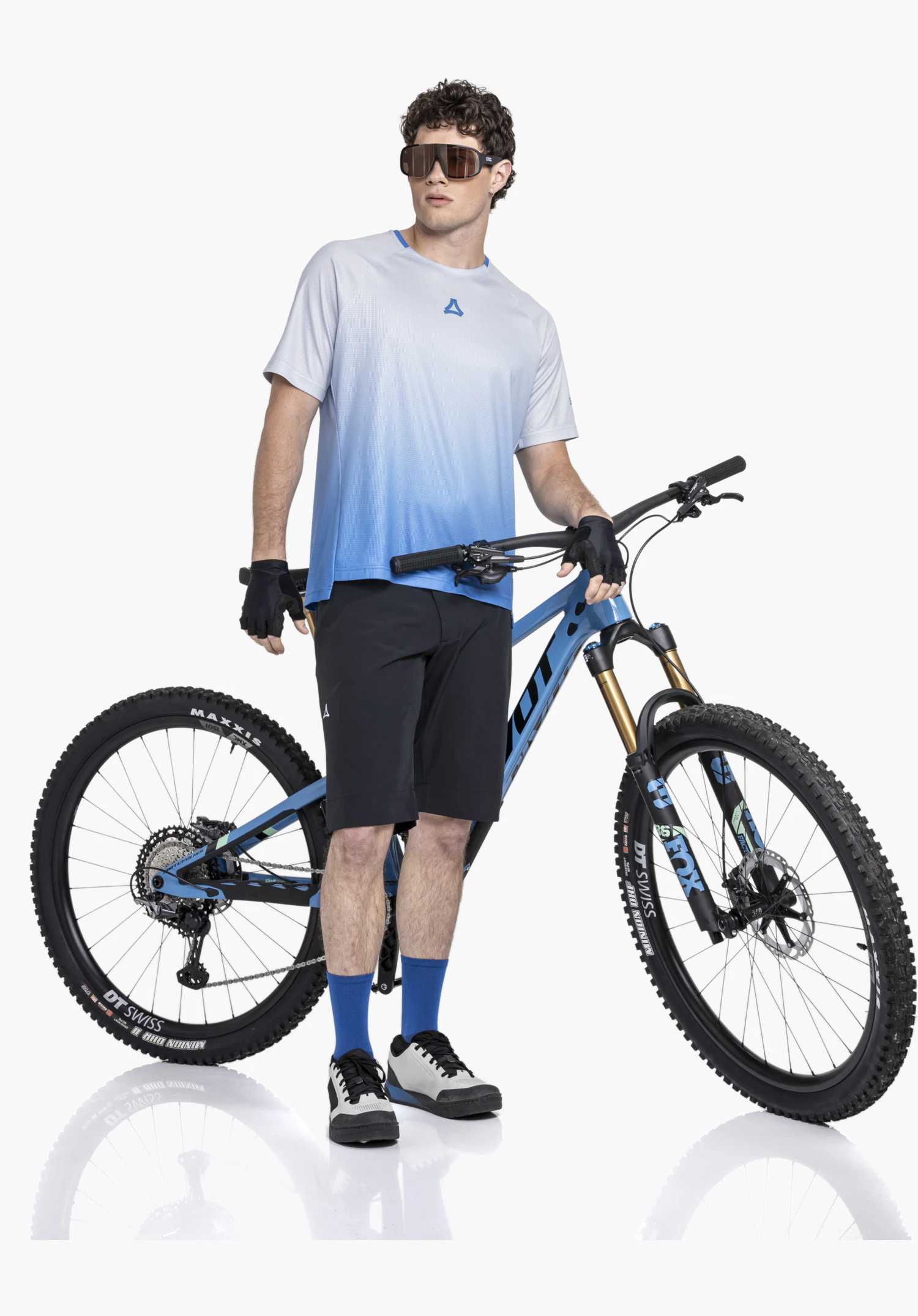 Shirt Style Koitere MEN featuring the centrally placed Schöffel logo and the fine, honeycomb-like fabric structure with its flowing blue gradient, close-up against a white background.