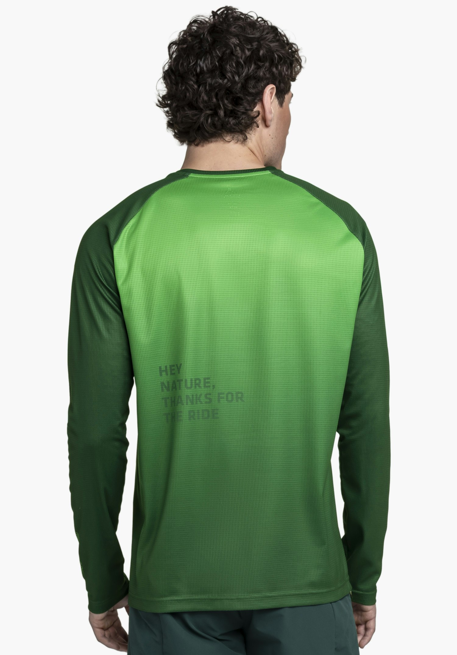 Longsleeve Style Koitere MEN in green: The model is seen from the back against a neutral background, highlighting the prominent 'HEY NATURE, THANKS FOR THE RIDE' lettering on the rear.