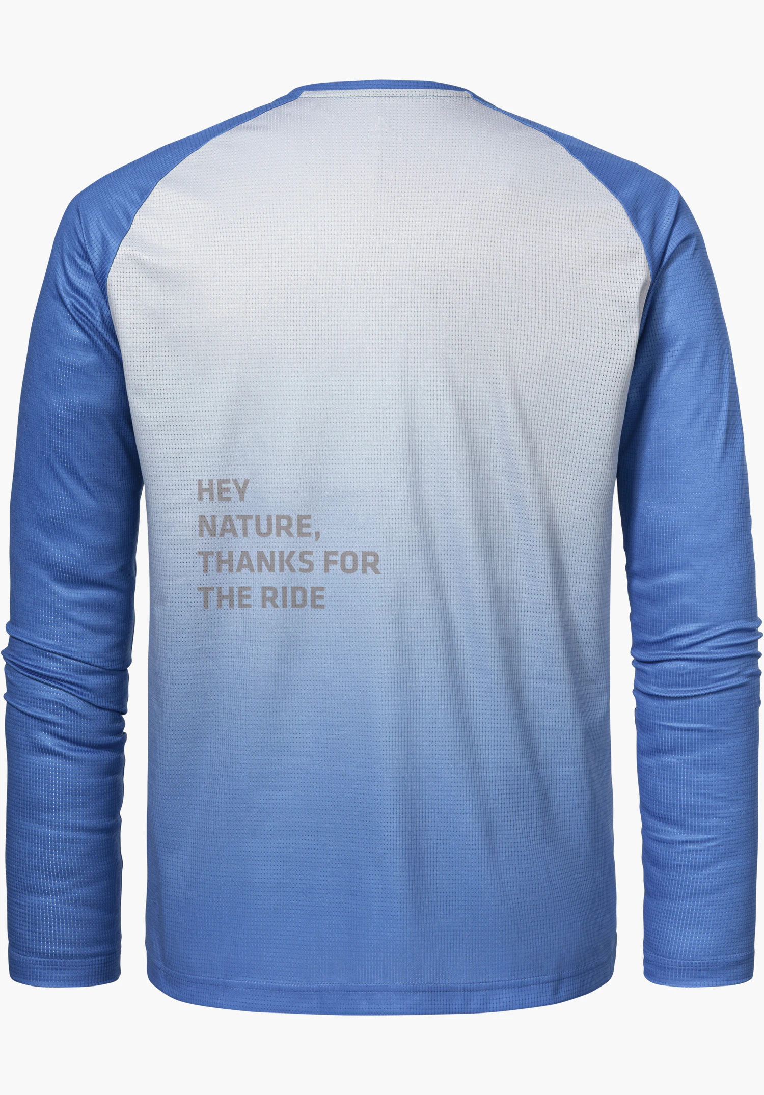 Longsleeve Style Koitere MEN est présenté de dos en bleu avec un dégradé de couleurs sur l'empiècement arrière et l'inscription 'HEY NATURE, THANKS FOR THE RIDE', détouré sur fond blanc.