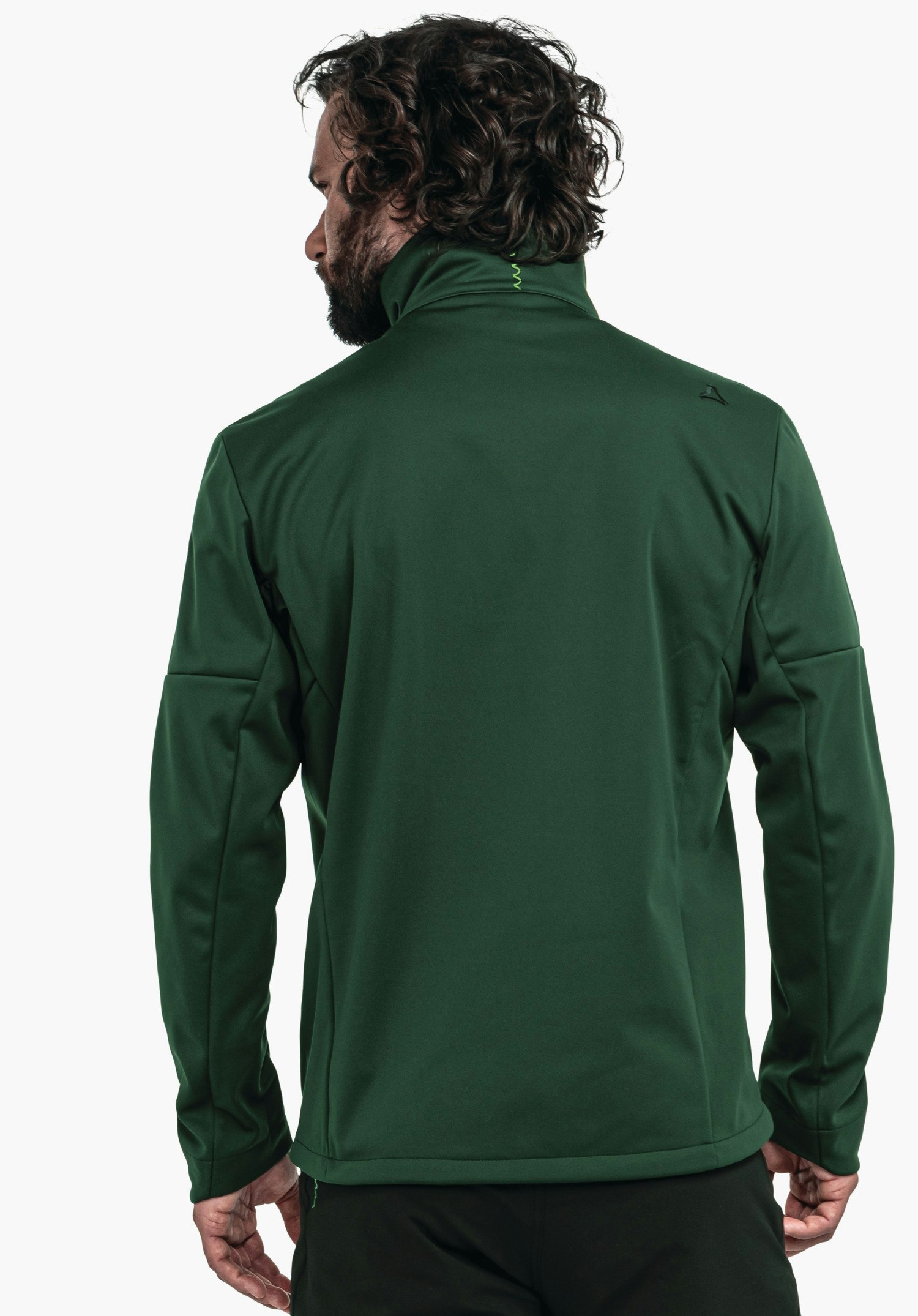 Softshell Jk Style Fracon MNS dunkelgrüne Jacke, von einem Mann getragen, steht mit dem Rücken zum Betrachter; Schöffel-Logo auf rechter Schulter; neutraler weißer Studiohintergrund.