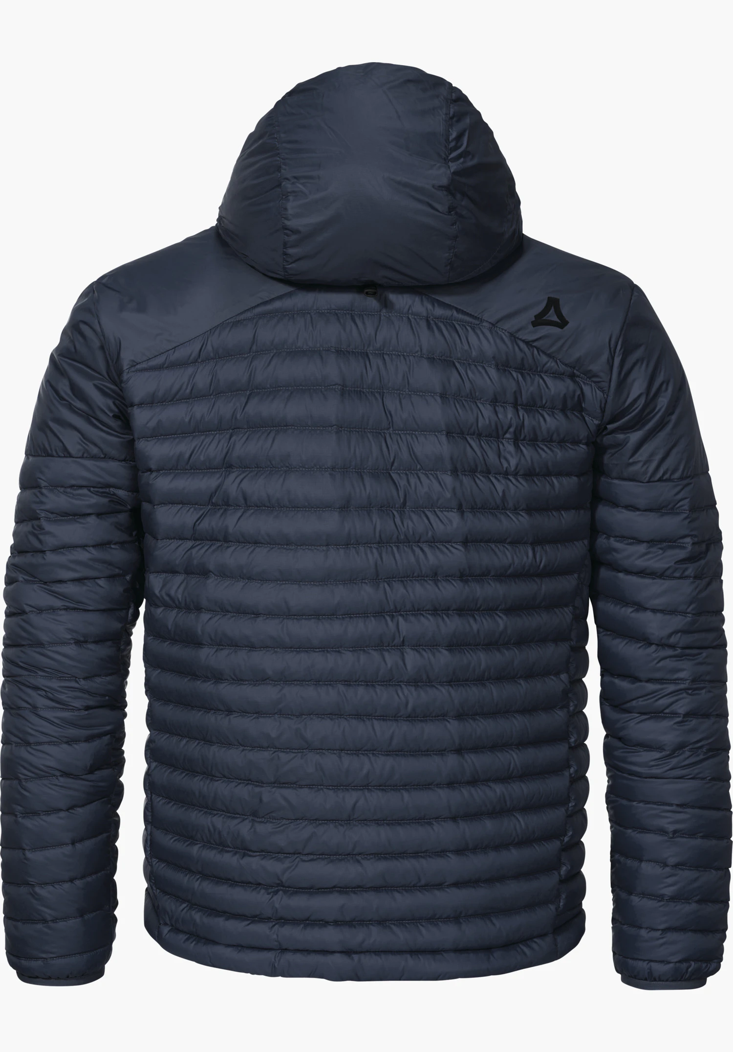 Down Jacket Style Cascata MNS Rückenansicht einer dunkelblauen, gesteppten Daunenjacke mit Kapuze; horizontale Steppnähte, Schöffel-Logo rechts oben, auf weißem Hintergrund.
