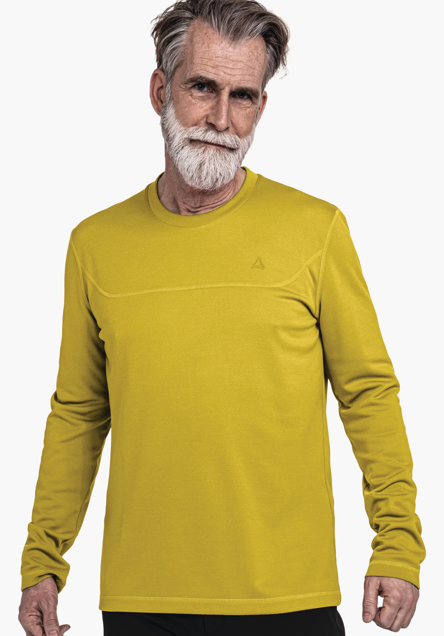CIRC Longsleeve Style Smue MNS haut à manches longues jaune clair, porté par un homme; logo Schöffel sur la poitrine; debout légèrement de biais et souriant devant un fond studio blanc.