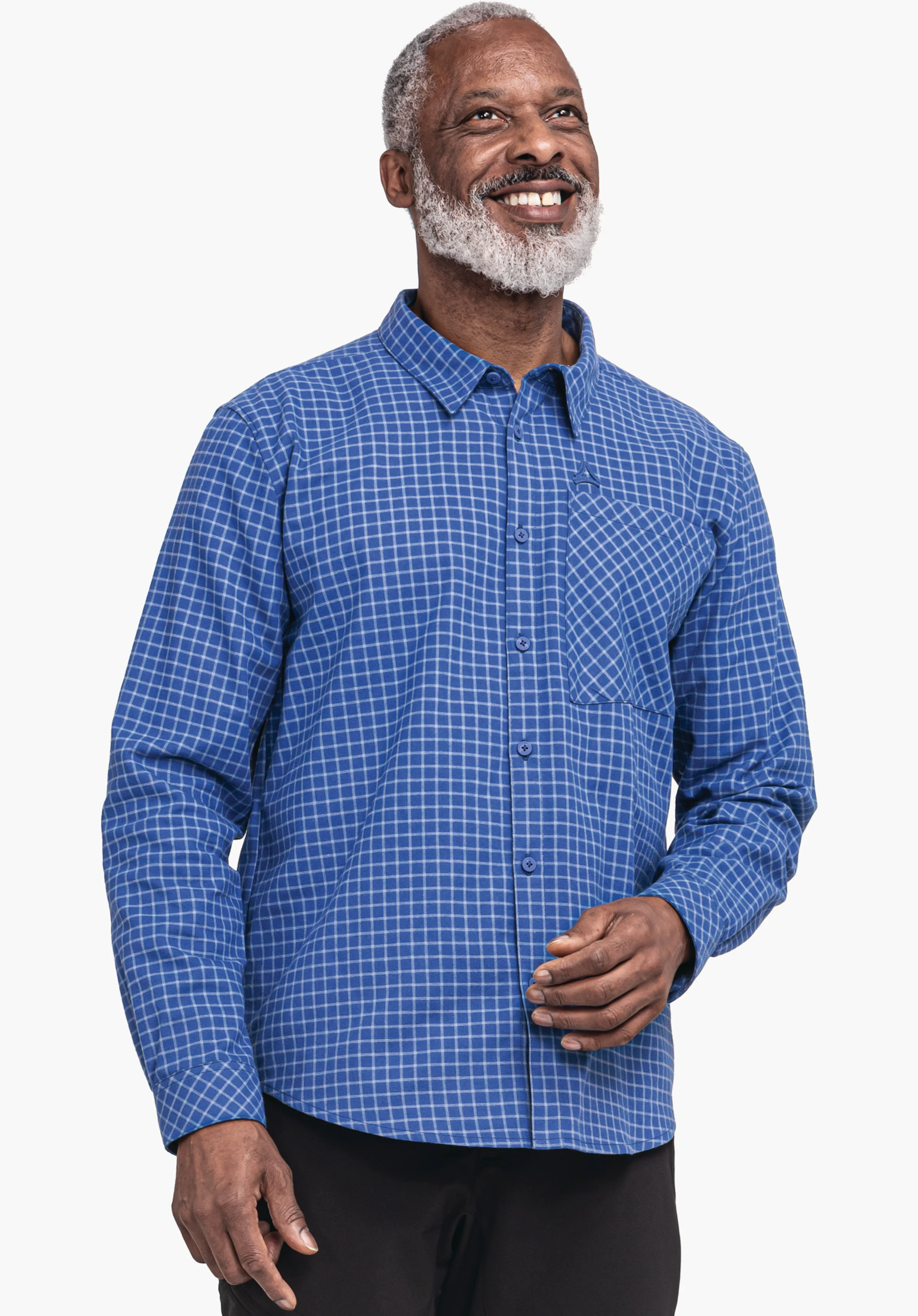 Shirt Style Boyoma MNS Dunkelblau kariertes Hemd; Mann trägt es, lächelt und schaut nach oben; Schöffel-Logo über Brusttasche; weißer Hintergrund.