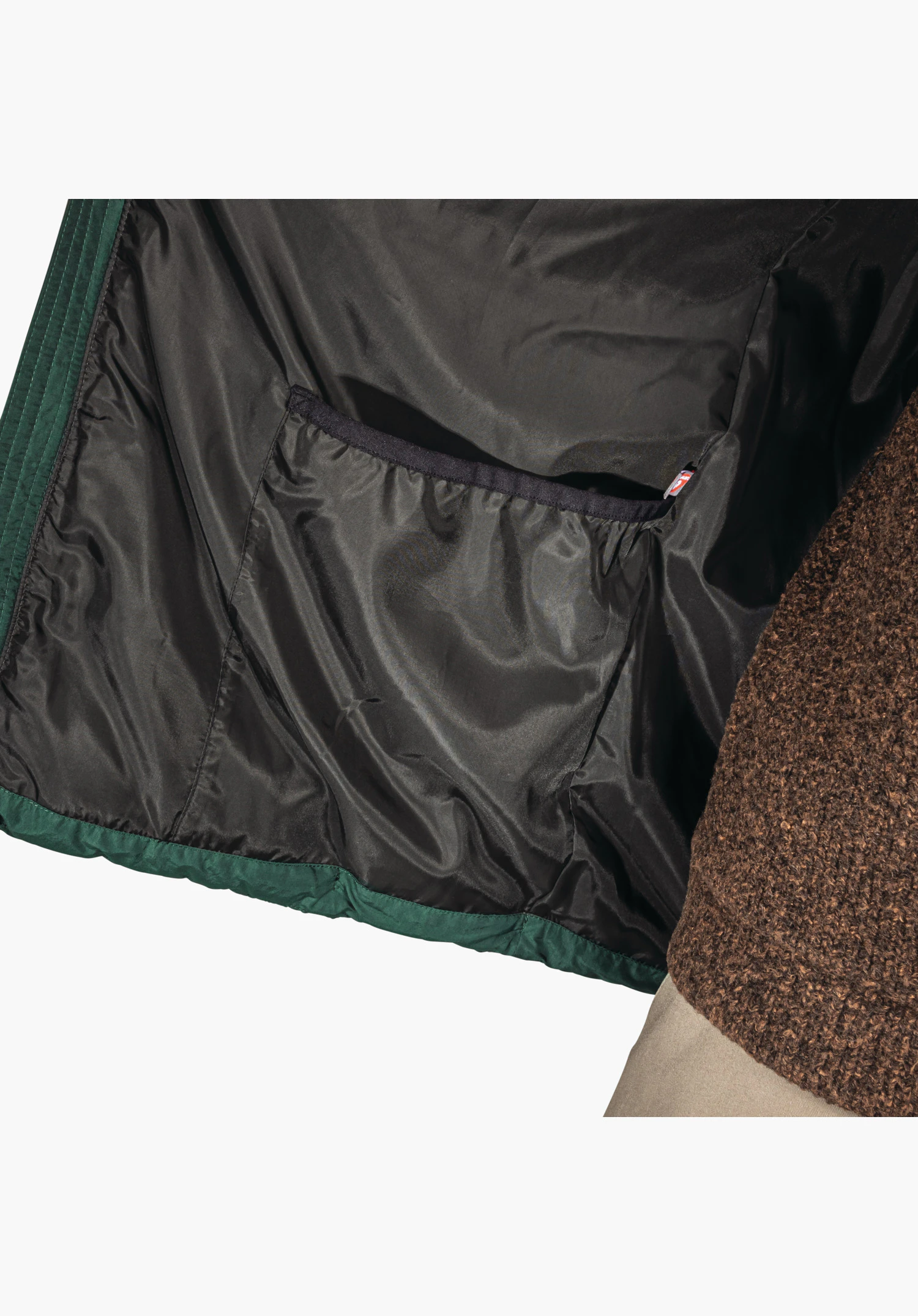 Ins Jacket Style Boslix MNS présente la poche intérieure pratique dans la doublure noire, bordée par l'extérieur vert en gros plan sur fond blanc/neutre.