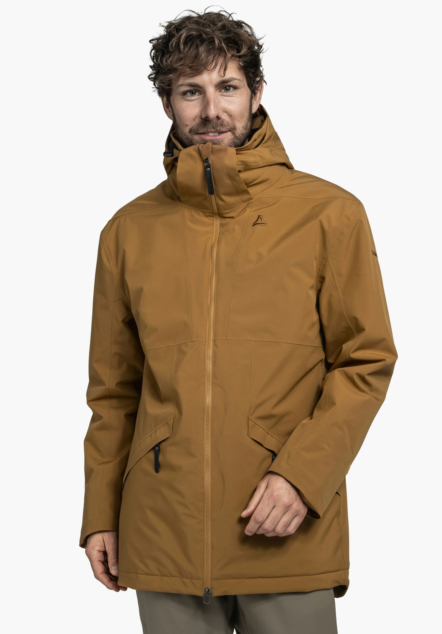 Ins Parka Style Malkay MNS Dunkel orange Jacke, von einem Mann getragen, frontal stehend, Kapuze hochgeschlossen, Schöffel-Logo auf der Brust sichtbar, vor weißem Hintergrund.