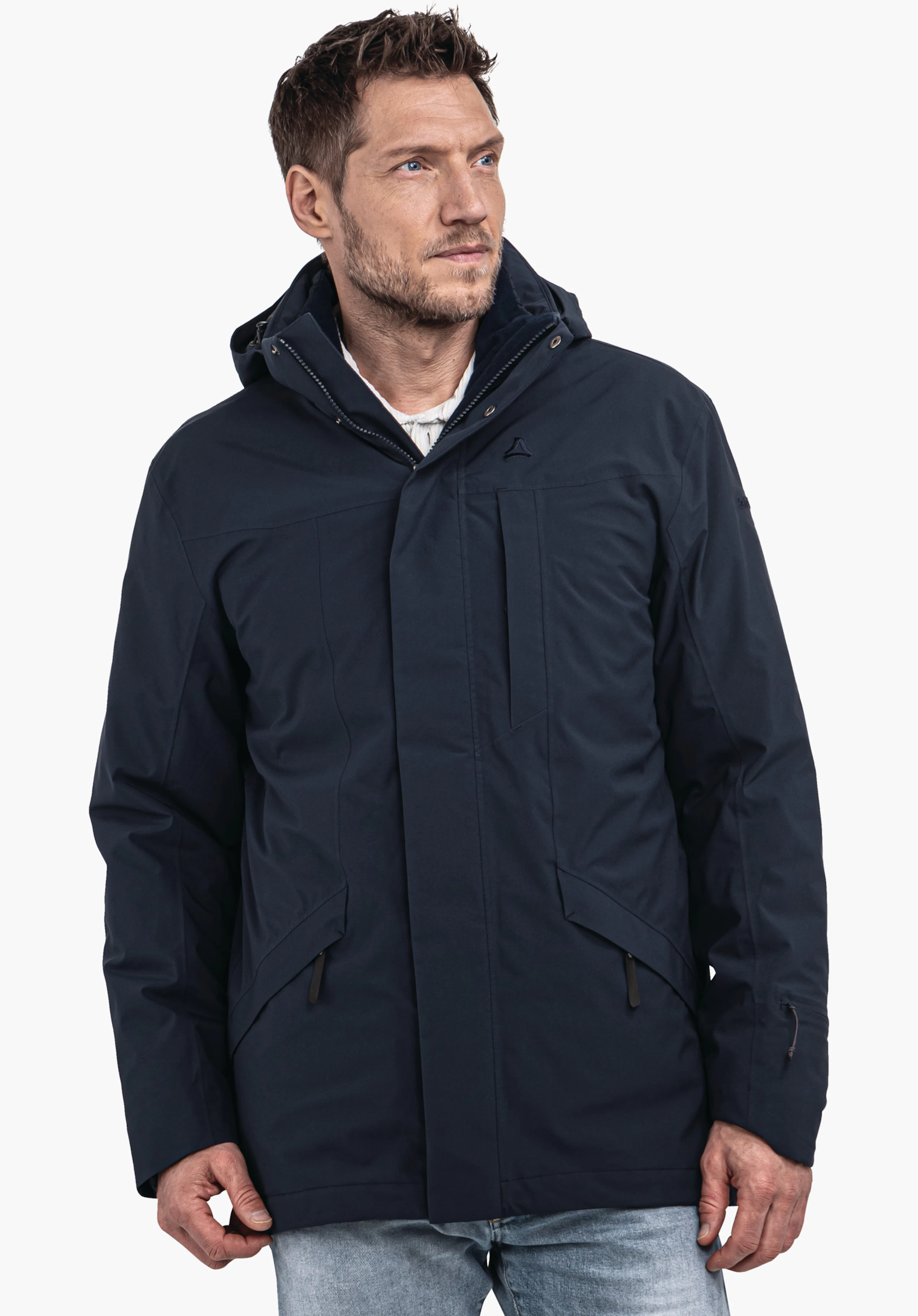 3in1 Parka Style Borkol MNS Dunkelblaue Jacke, von einem Mann getragen, steht frontal mit Händen in den Taschen; Schöffel-Logo auf der Brust; einfarbiger heller Hintergrund.